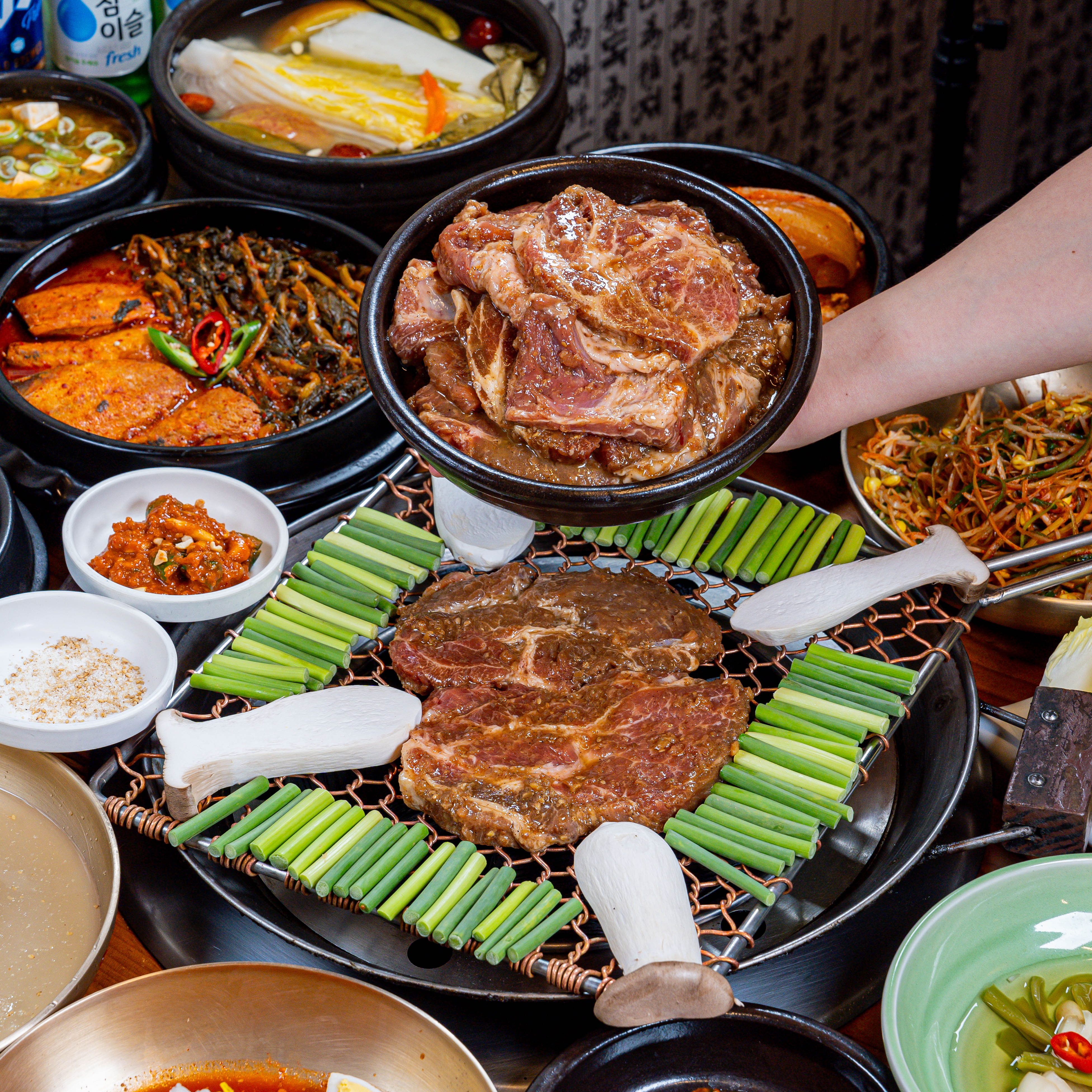 가까운 삼겹살식당 경기 용인시 오겹살 돼지껍데기 돼지뒷고기 항정살 통삼겹 한돈 목살 화로구이 수지점