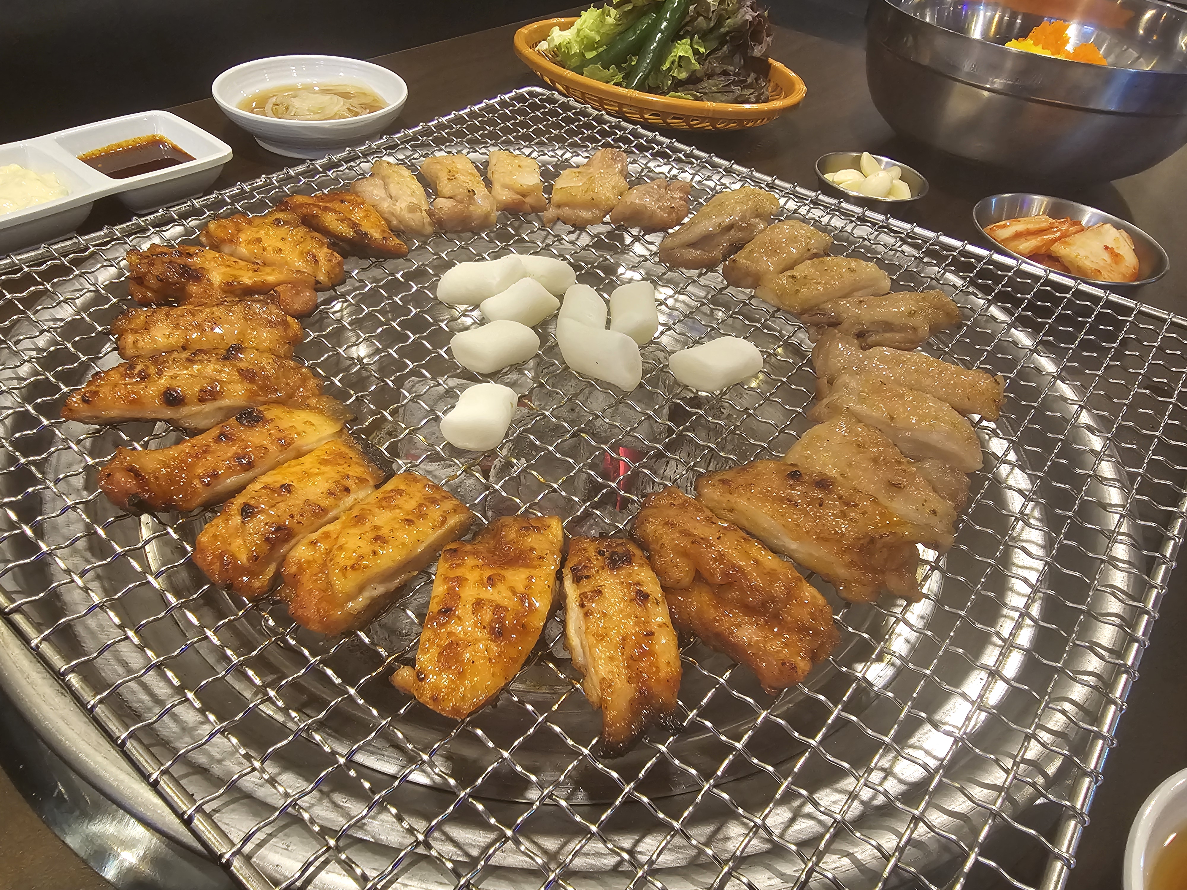 숯불에굽다