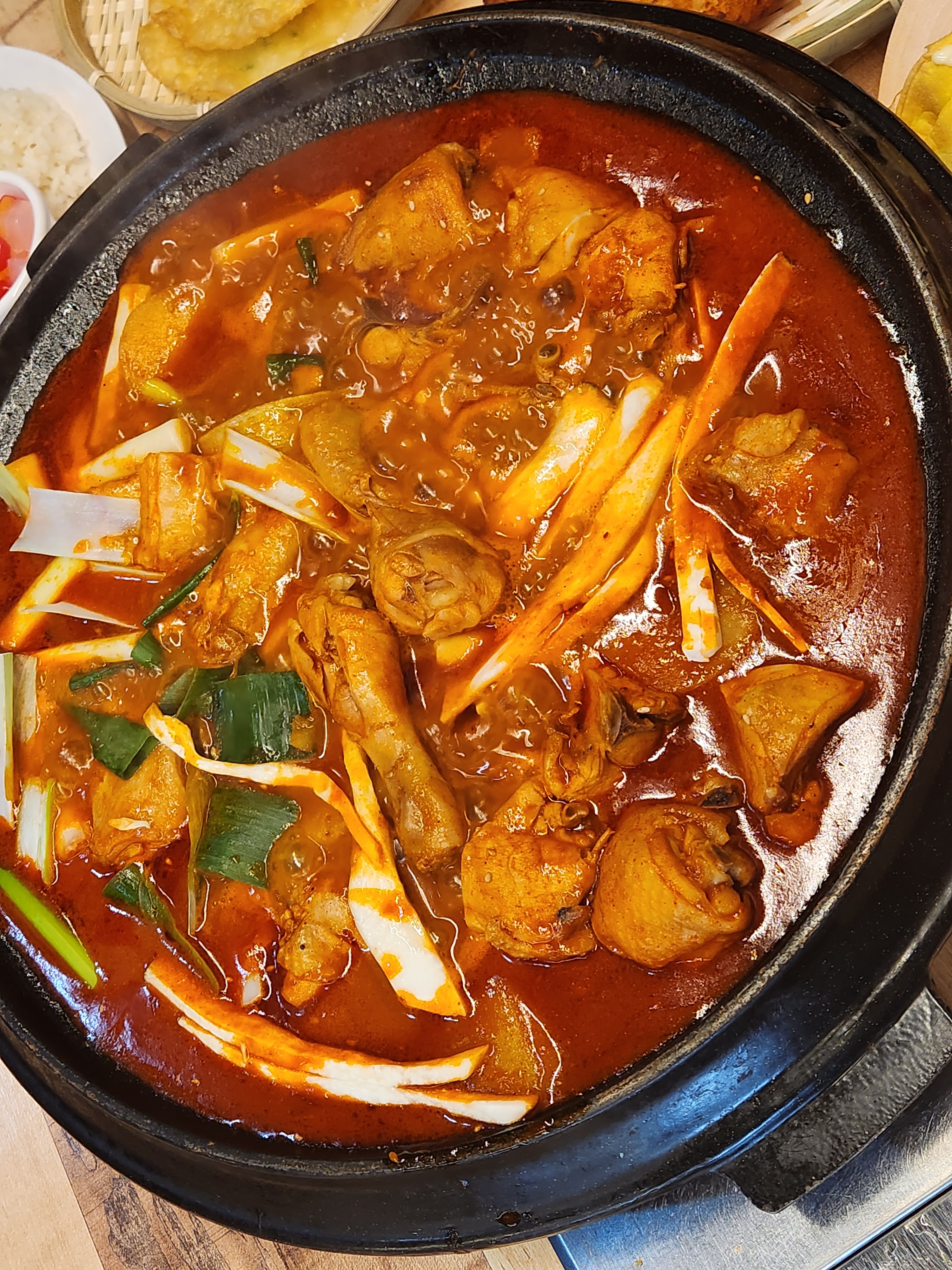 솥뚜레 닭도리탕