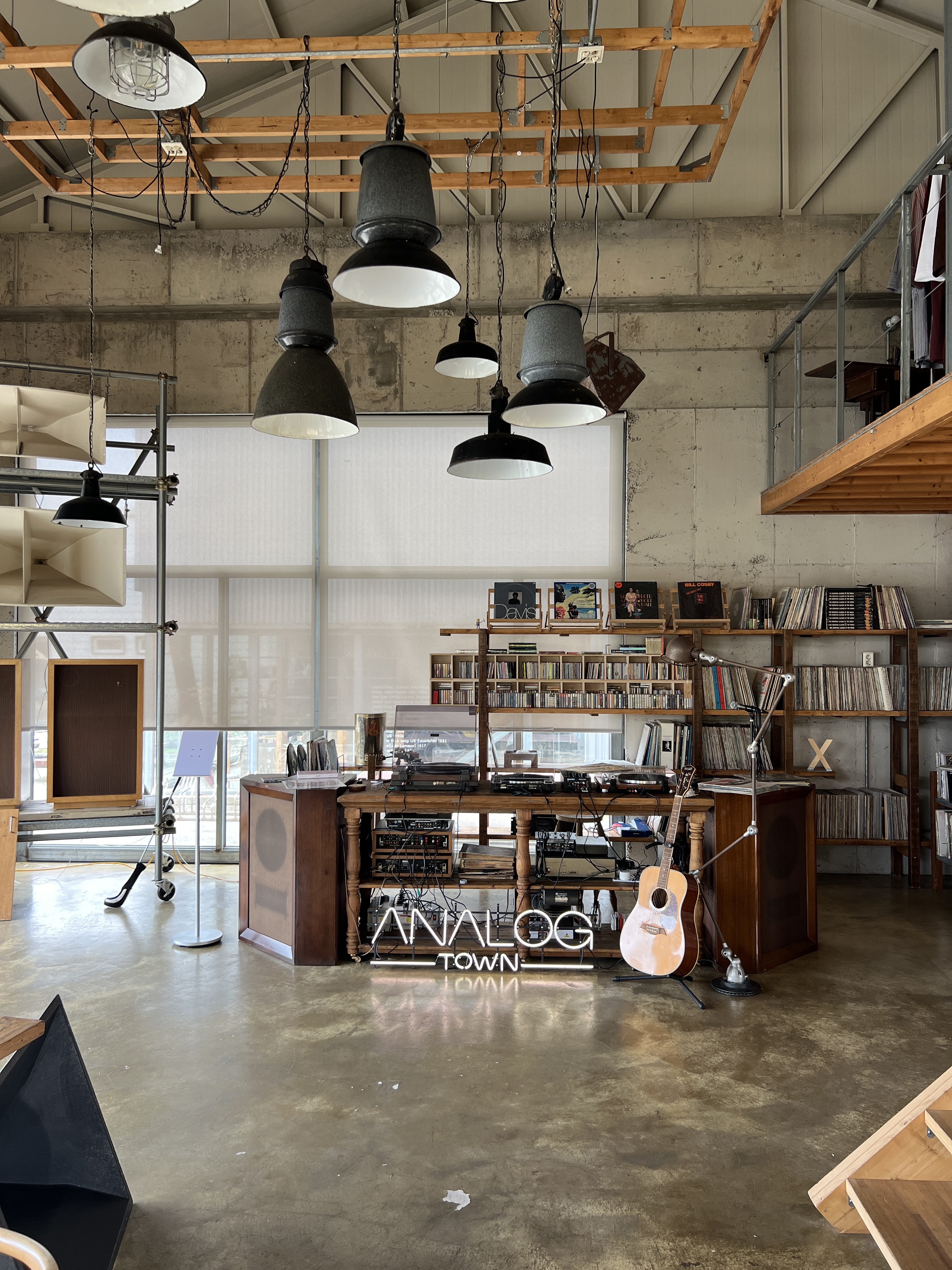 비 어라운드 청음카페