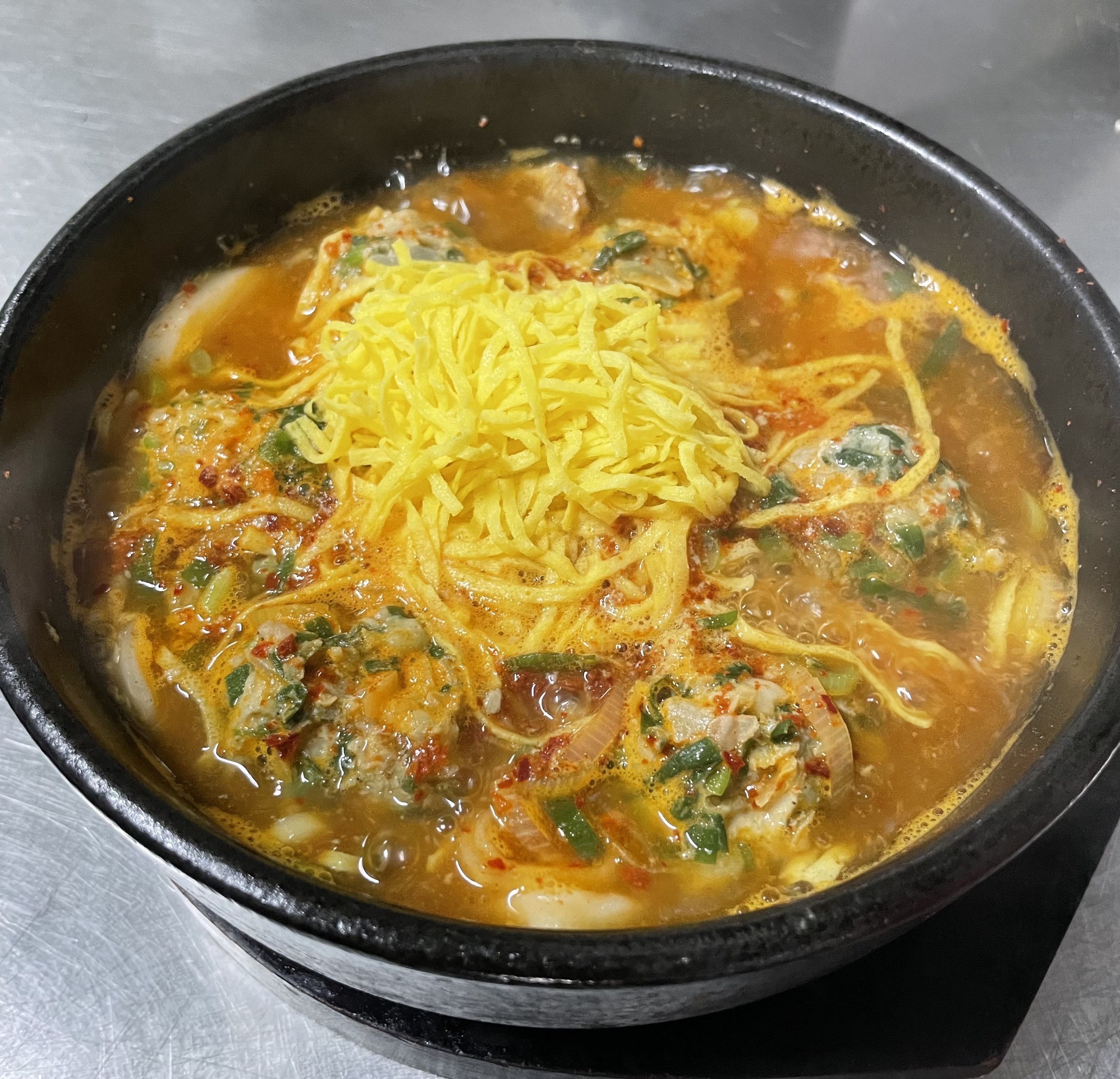 수제얼큰만둣국