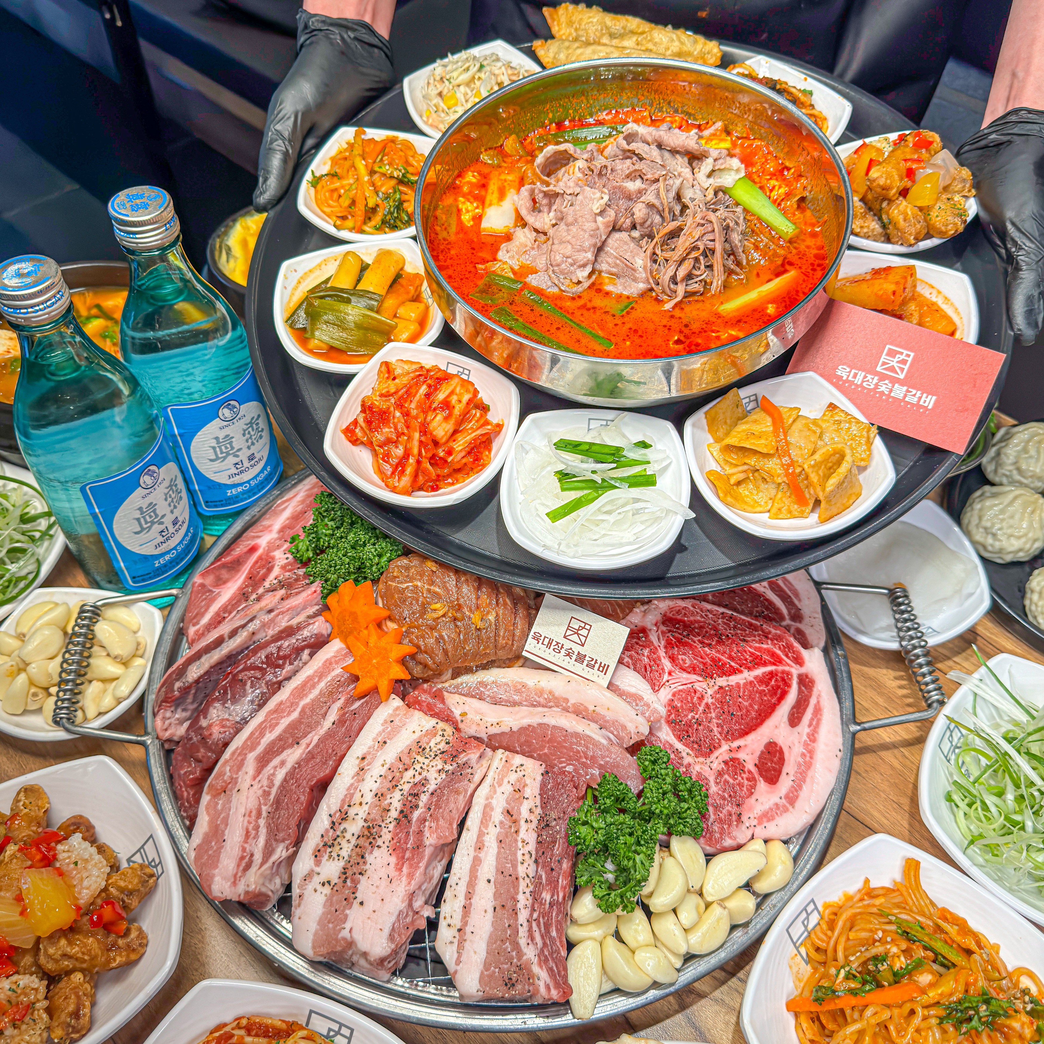 육대장 숯불갈비 공항신도시점 내부 또는 관련 모습