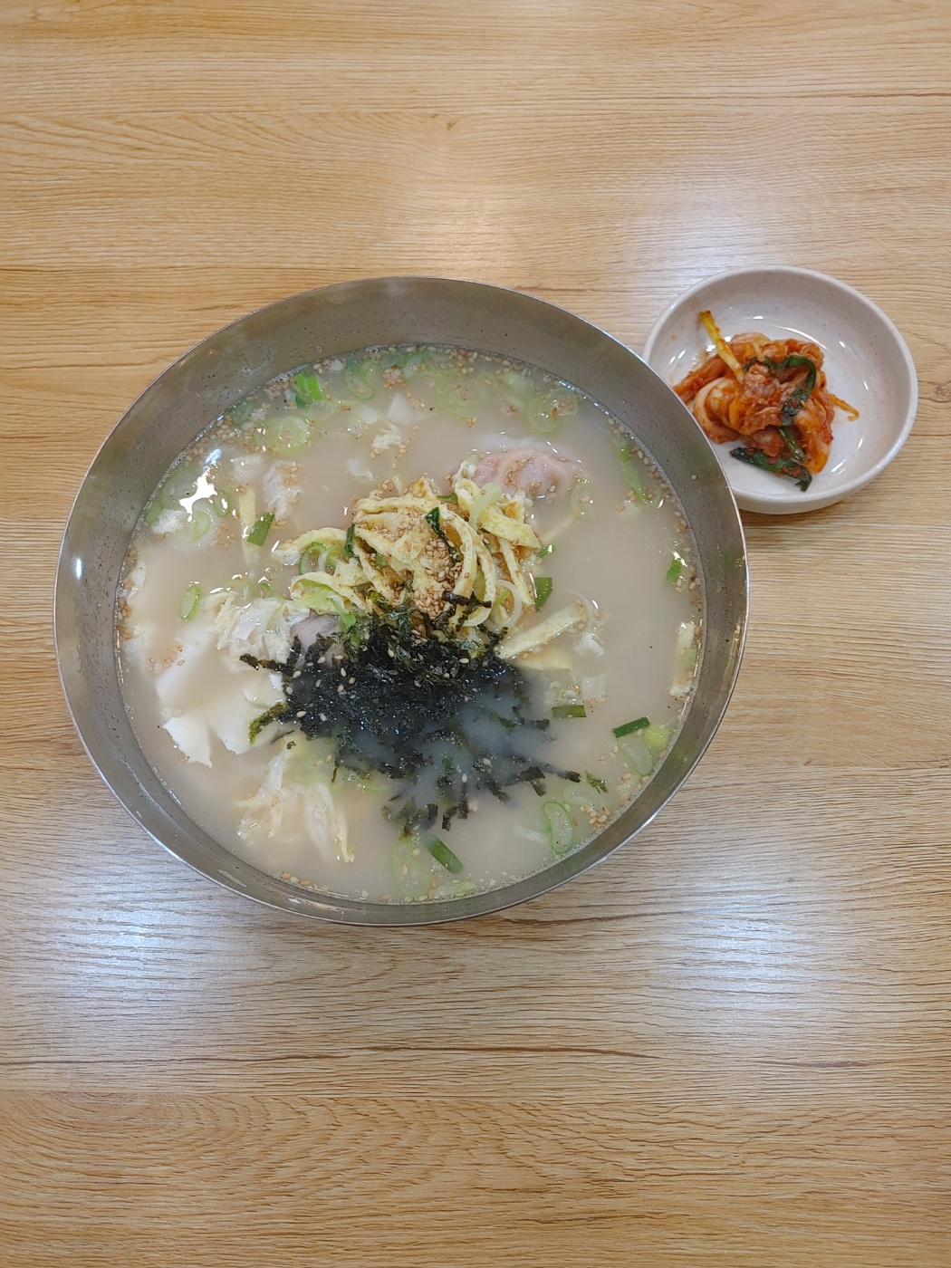 시장뼈칼국수