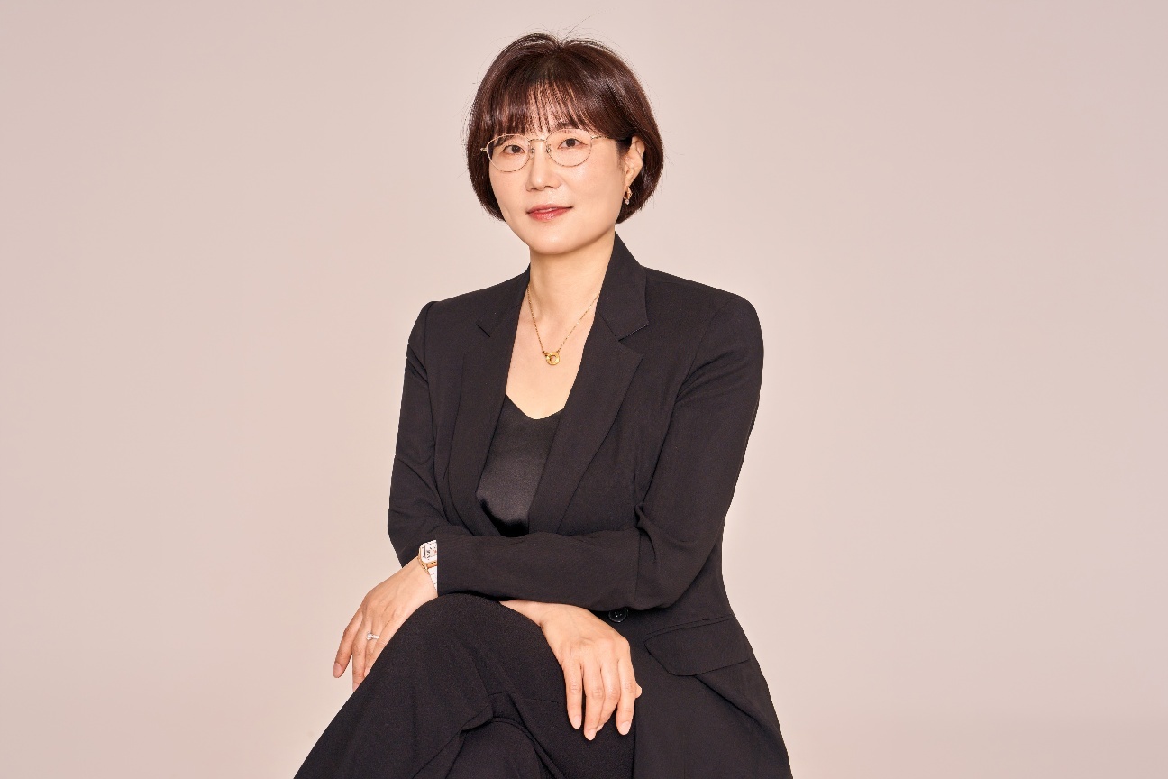 우며들다