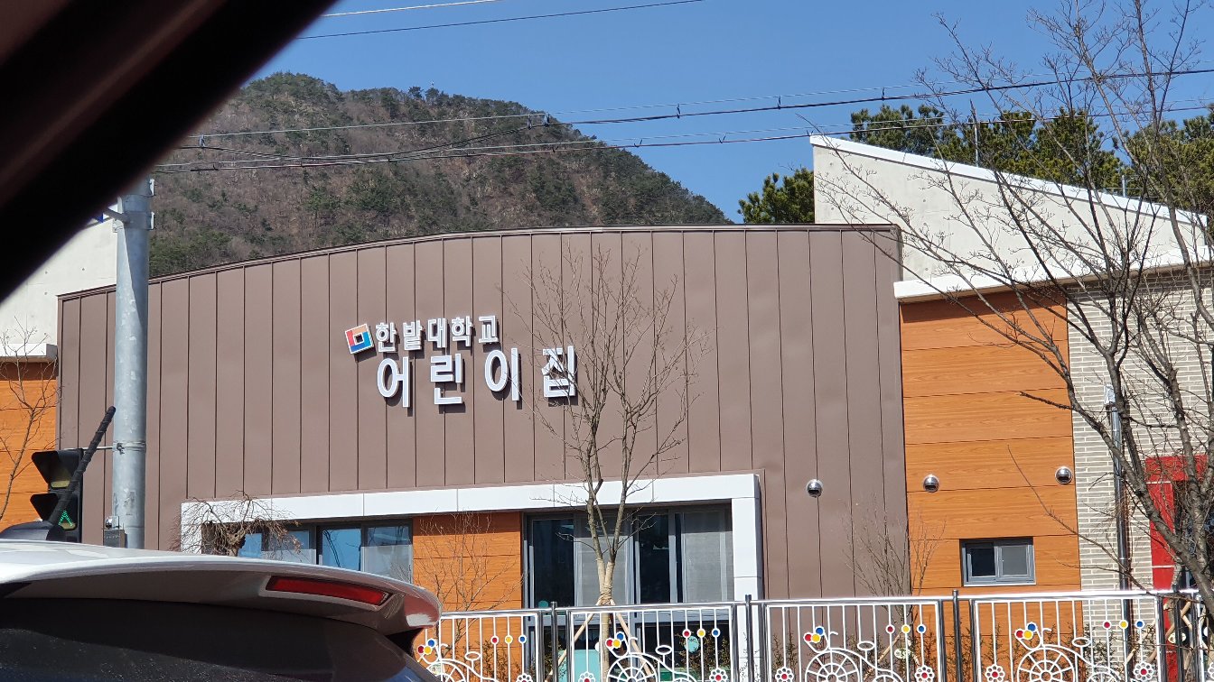 간판 탑 인테리어 금속창호