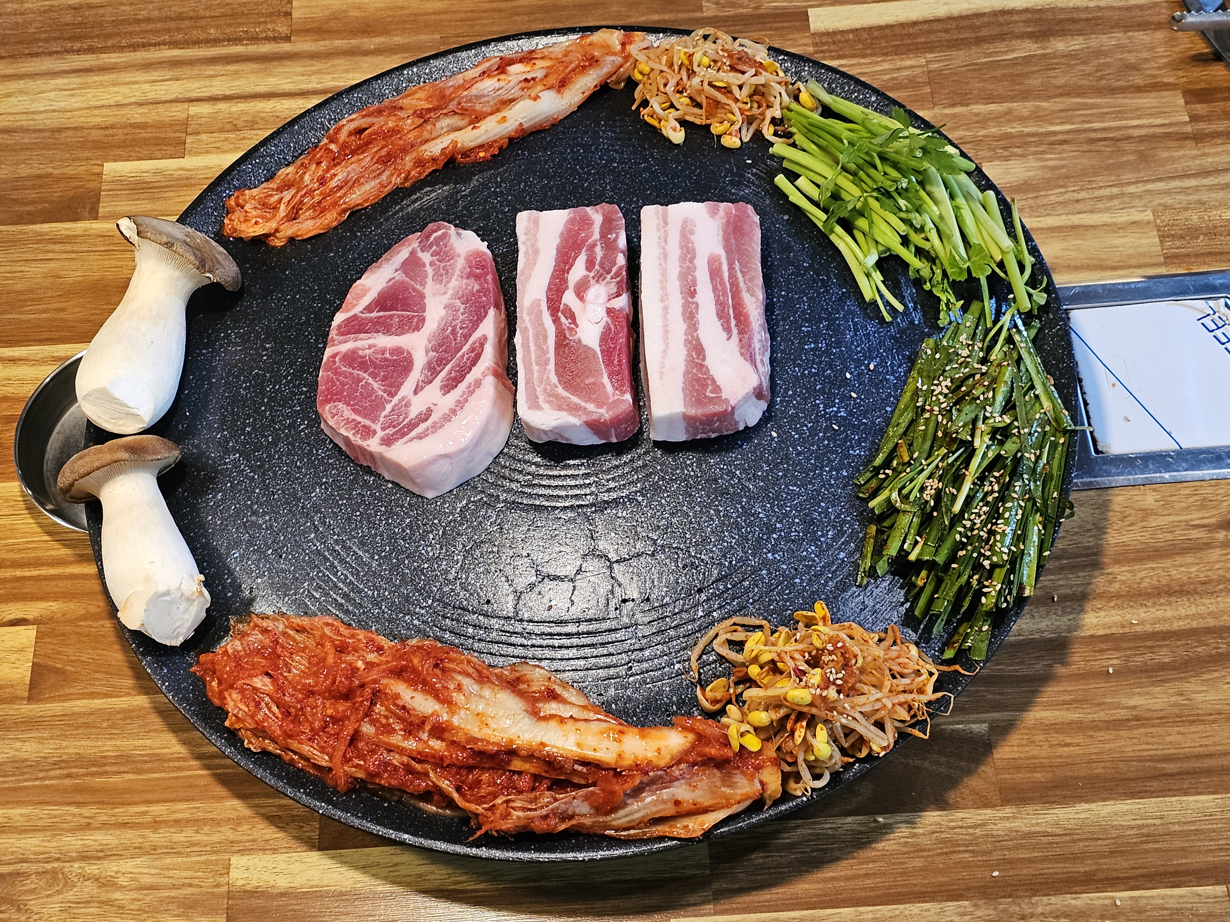 통삼겹반 통목살반 ( 600g )