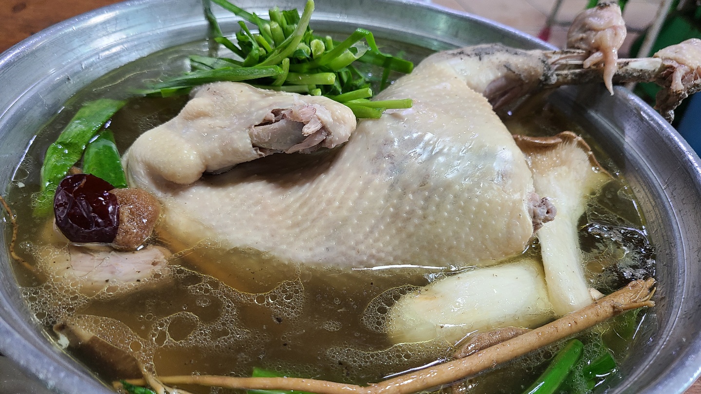 능이닭백숙