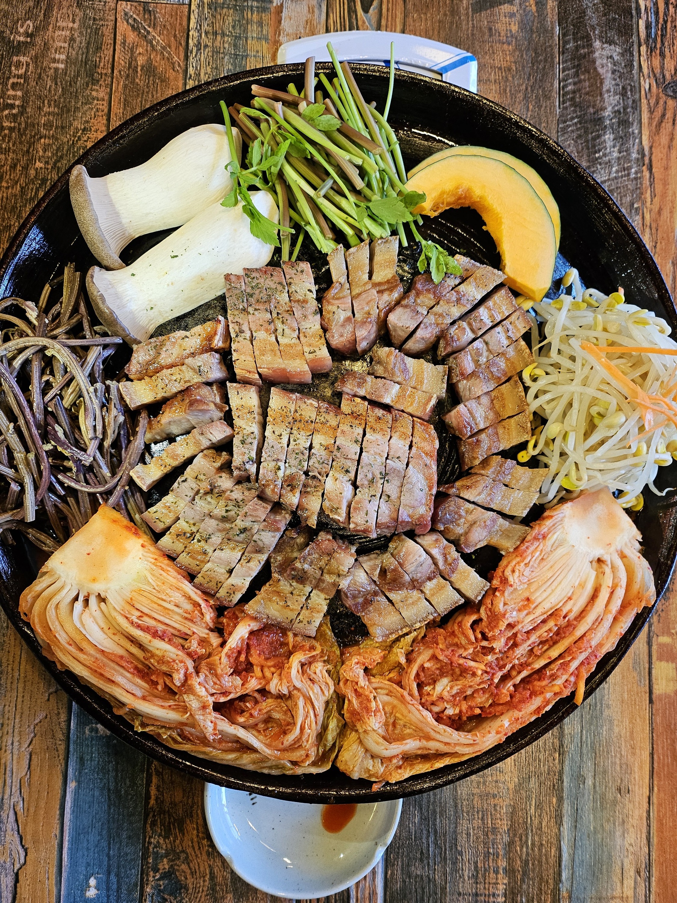솥뚜껑삼겹살