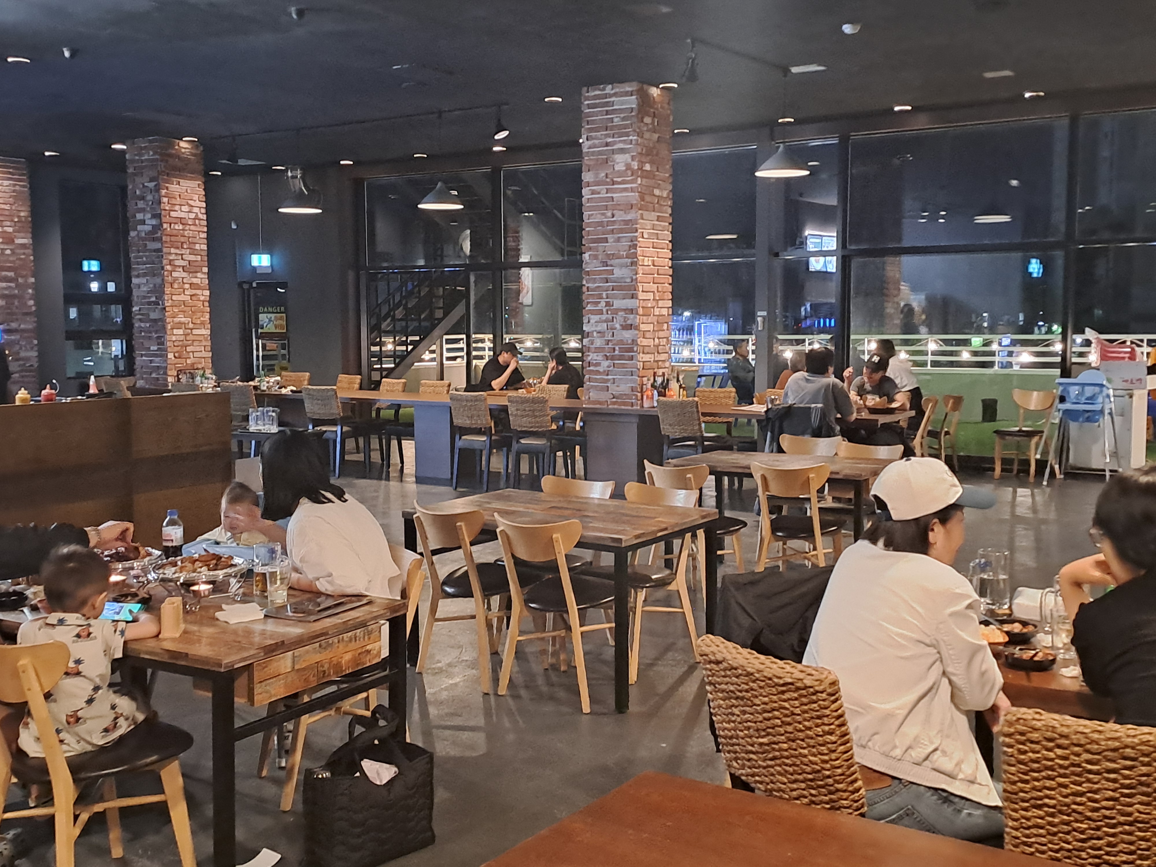 훌랄라참숯치킨 봉화산점