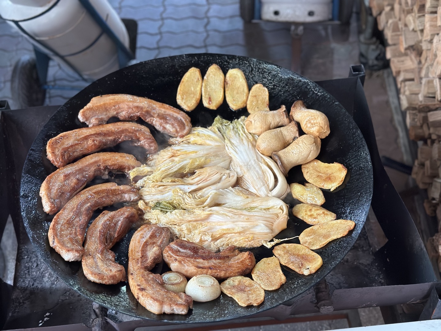 맹이네솥뚜껑요리