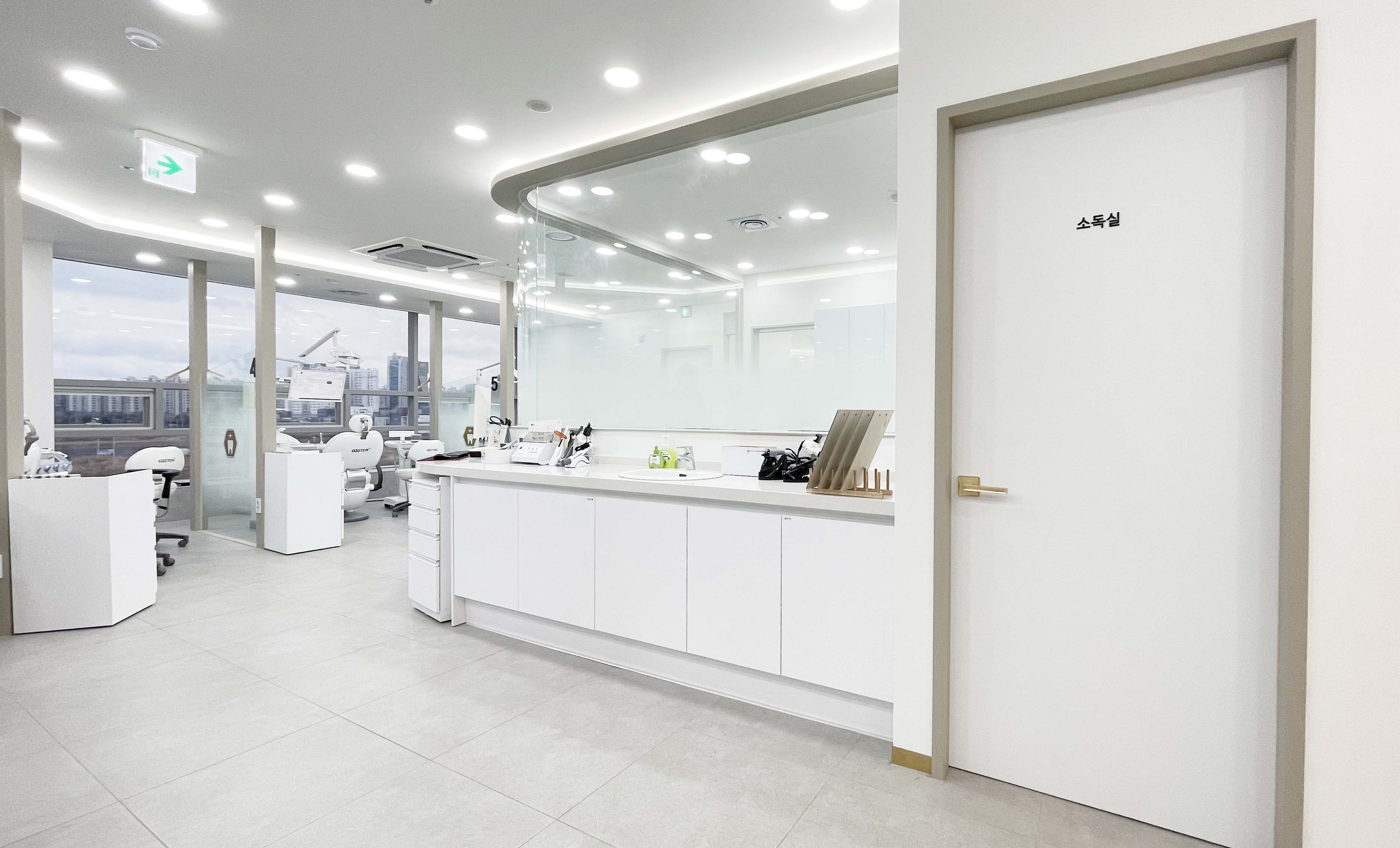 명지화이트치과의원 대표 이미지