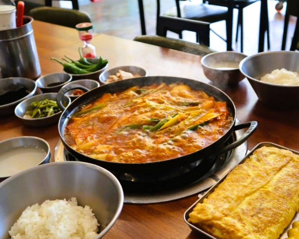 바른생갈비김치찌개&청년낙곱새 양덕점