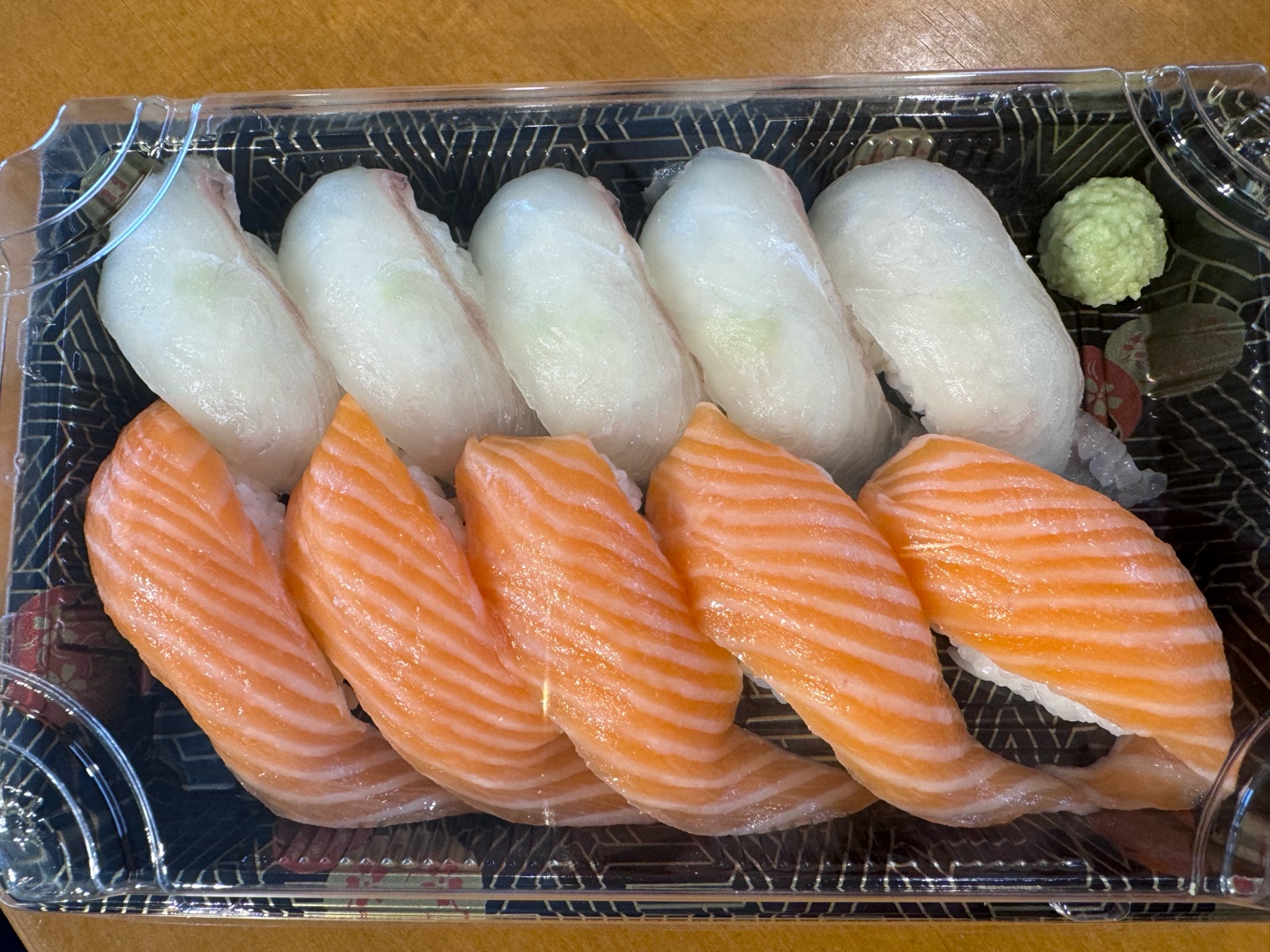 광어+연어 초밥(10pcs)