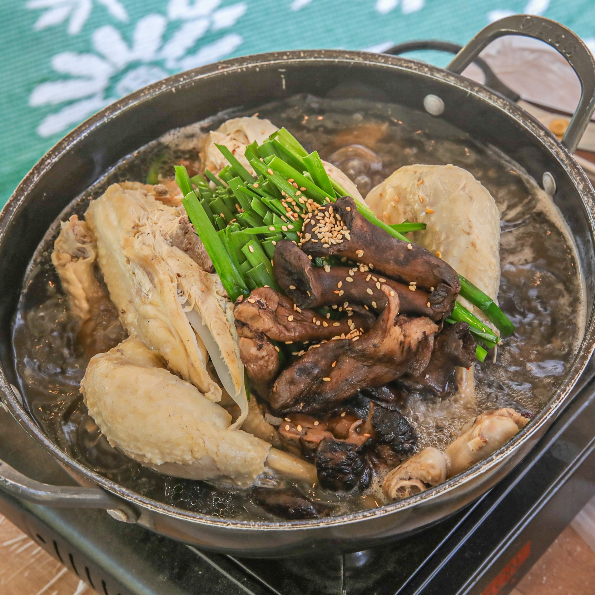 능이토종닭백숙(2~3인)