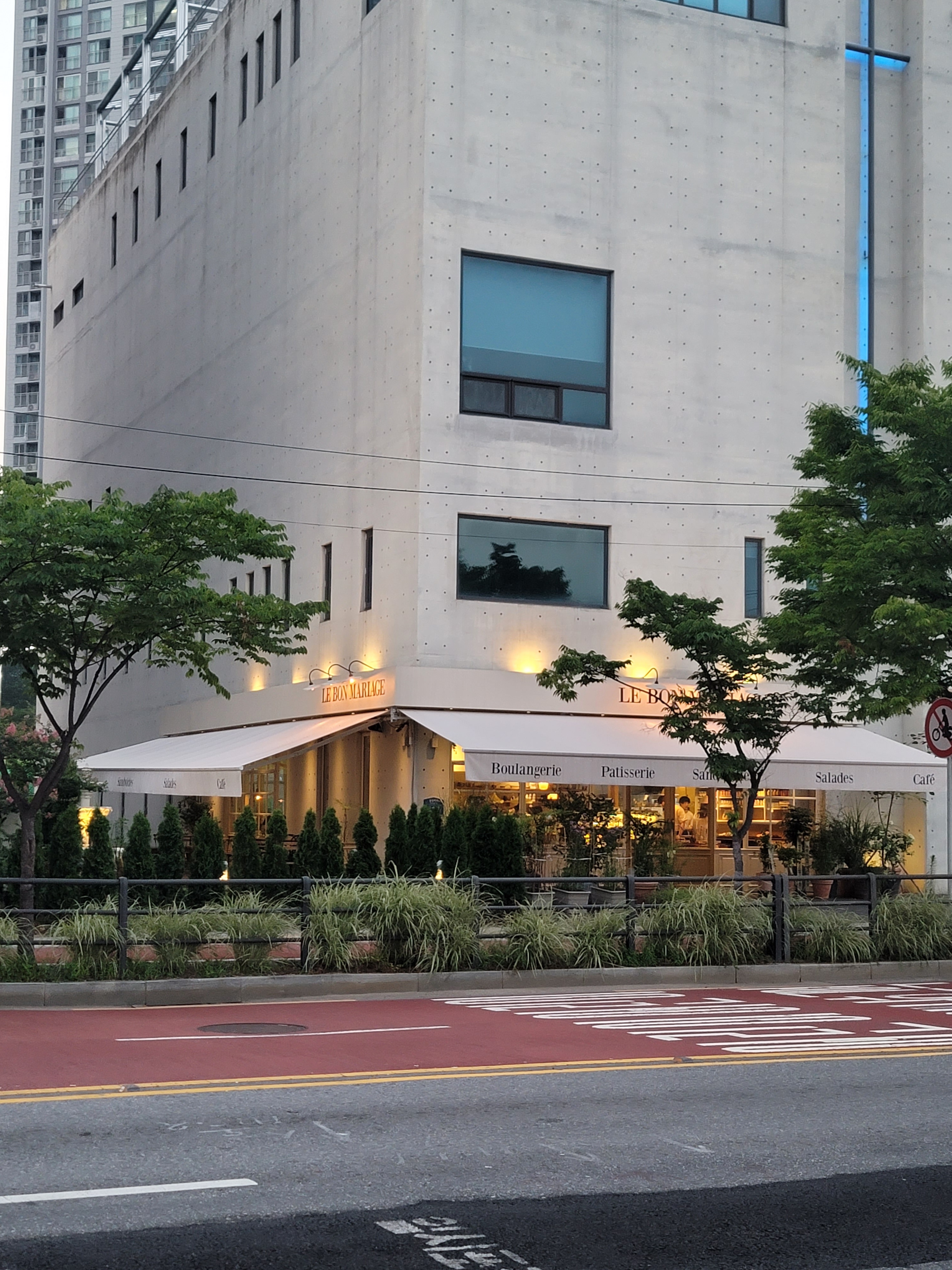 르봉마리아쥬 내부 또는 관련 모습