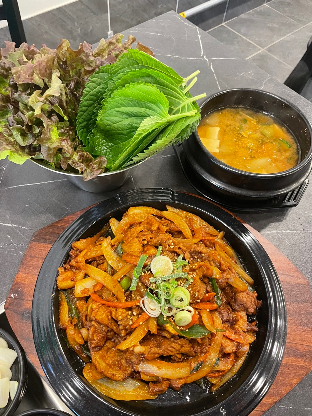 생삼겹전문점오구오구