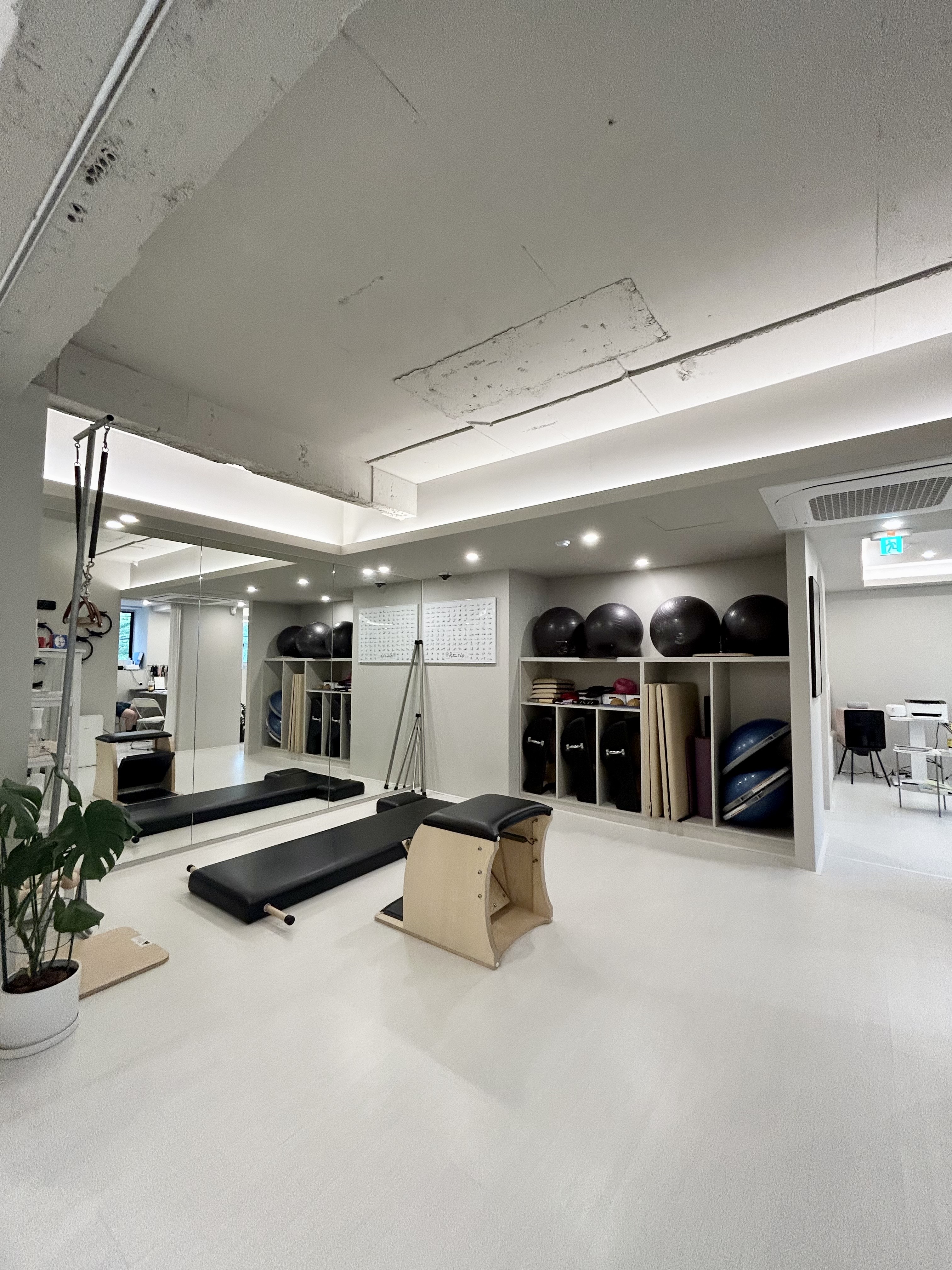 업 필라테스 아현점 대표 이미지