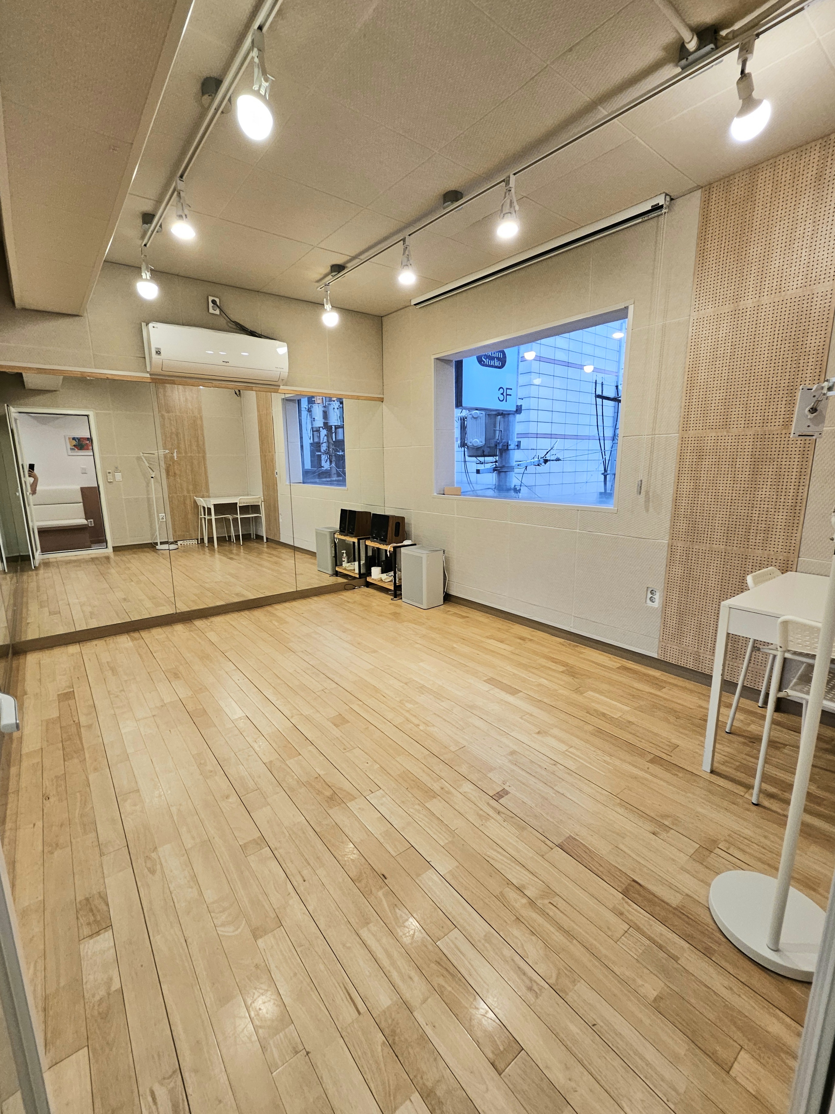 1번째 스튜디오 사진