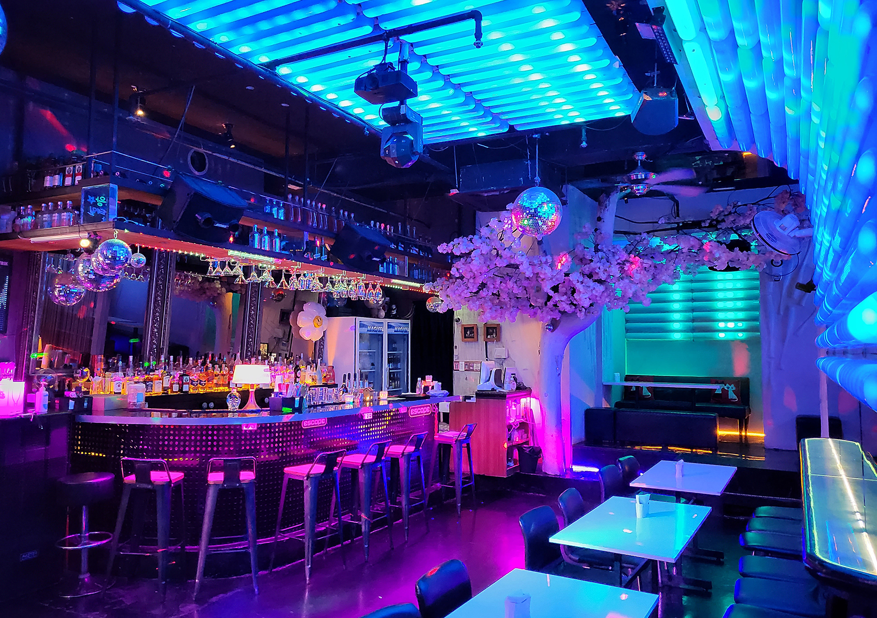 Cocktail Bar Escape