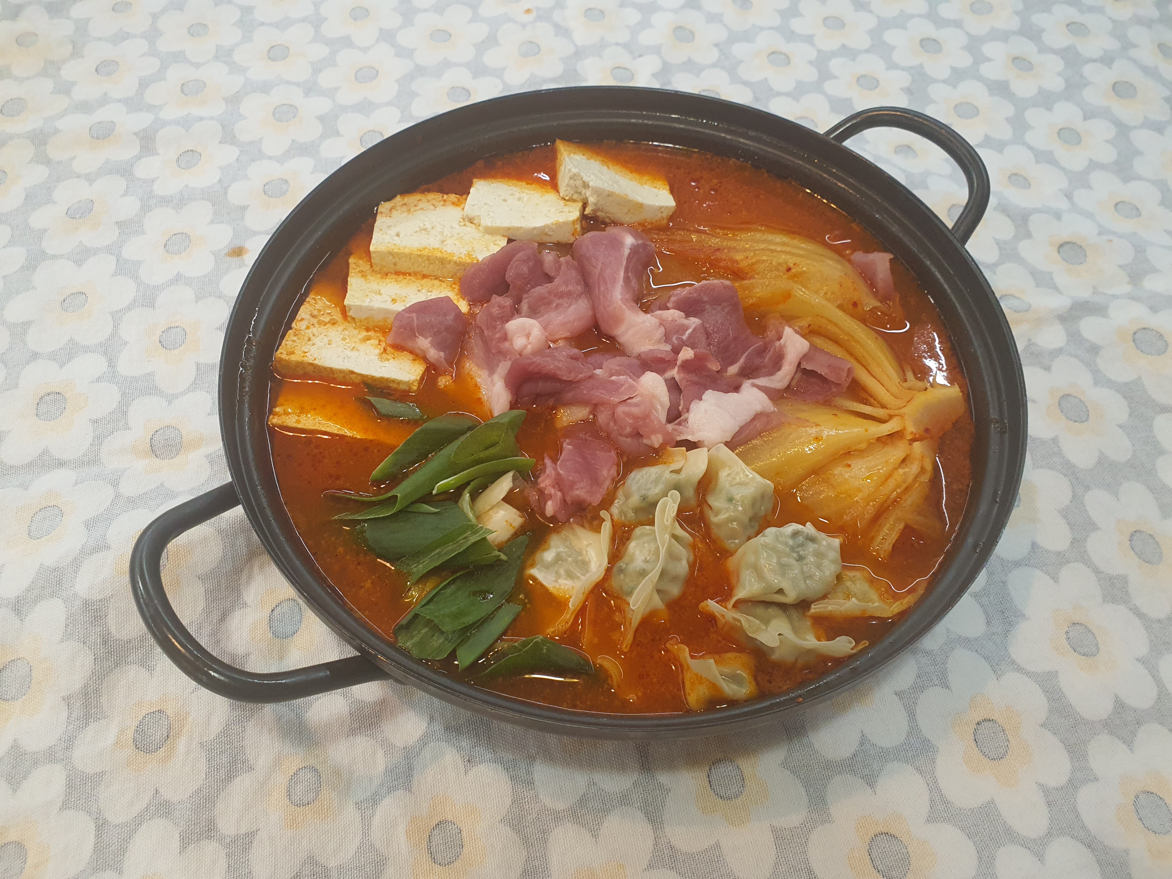 김여사네닭볶음탕김치전골