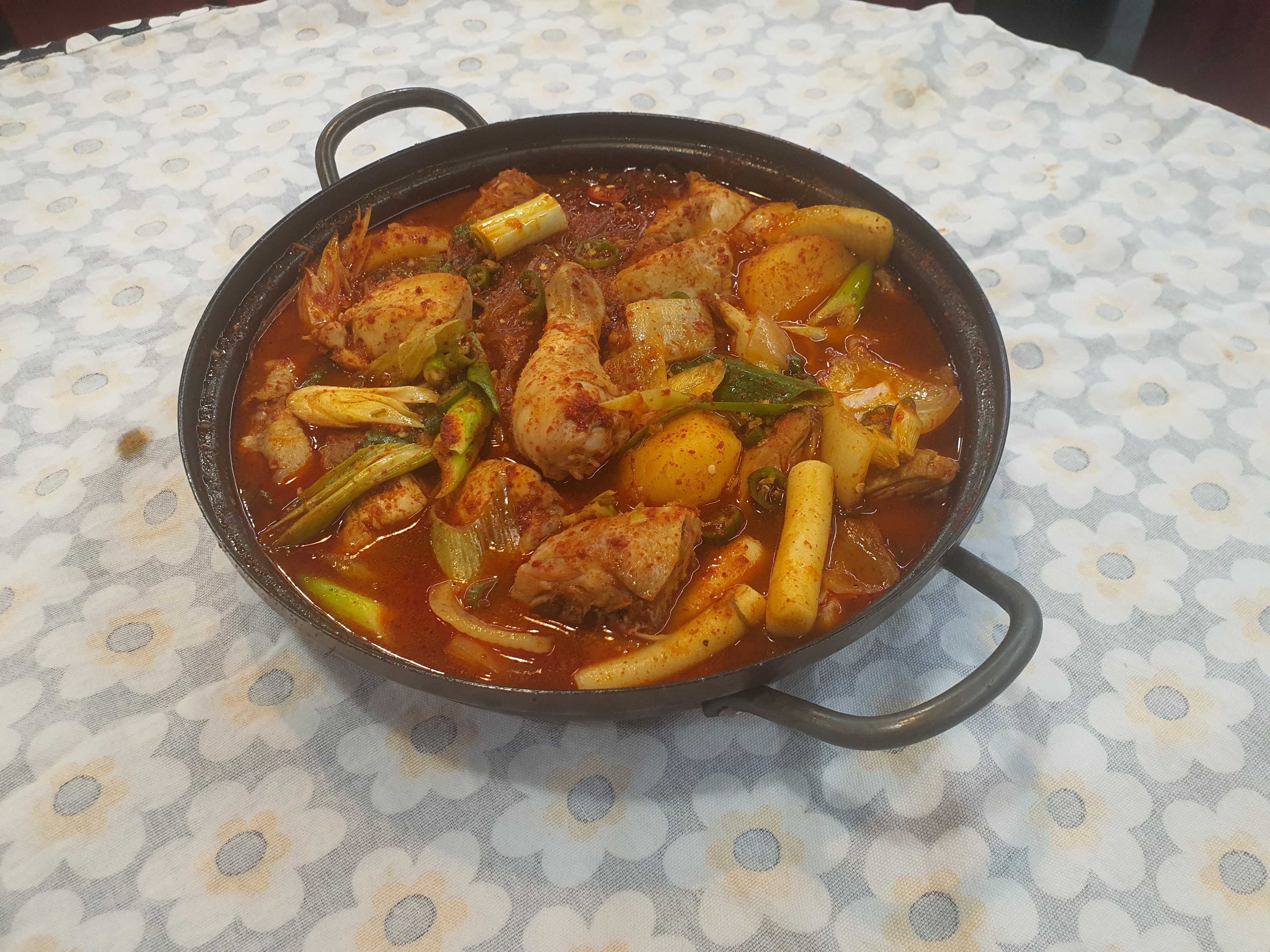 김여사네닭볶음탕김치전골