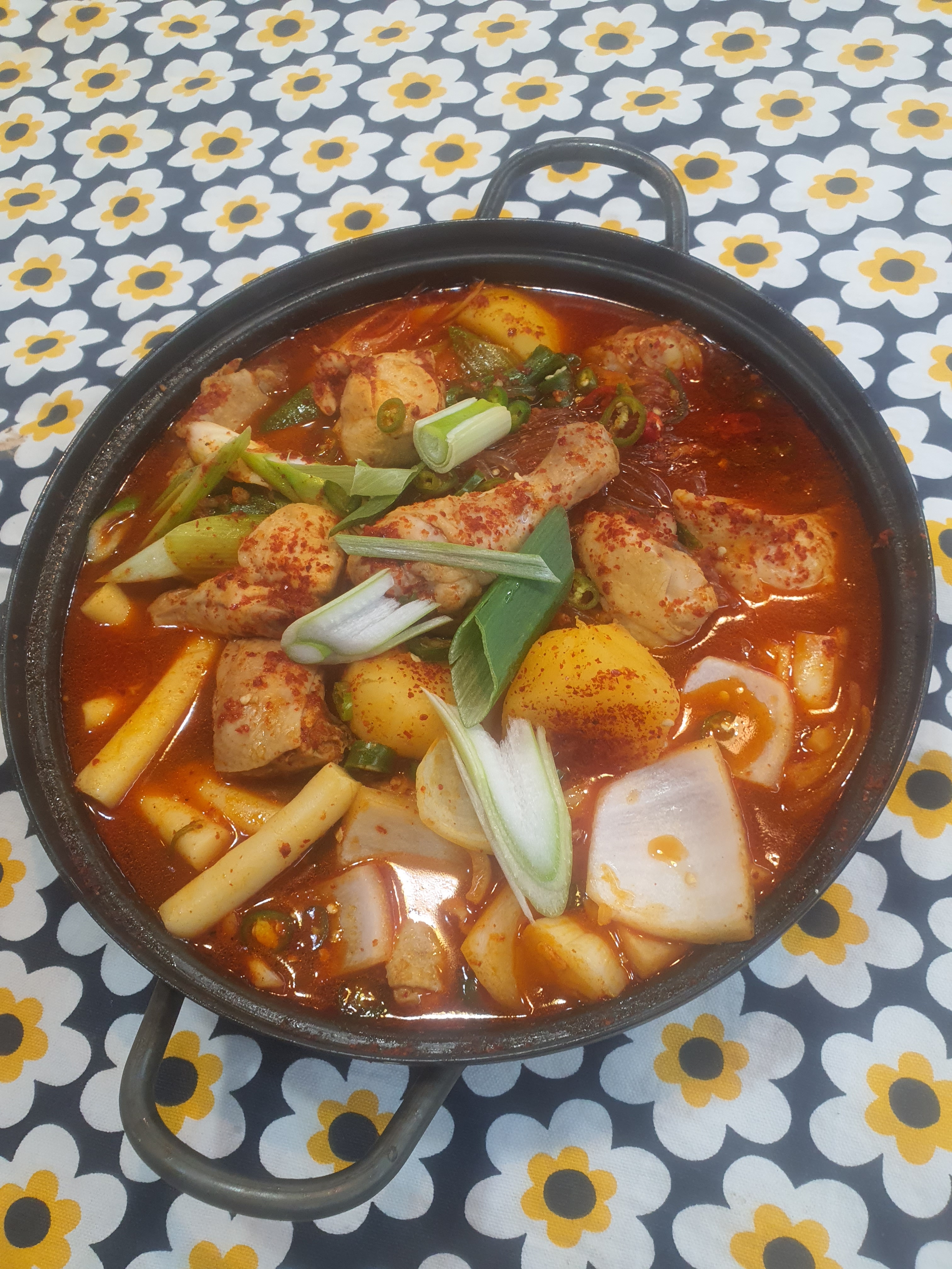 김여사네닭볶음탕김치전골