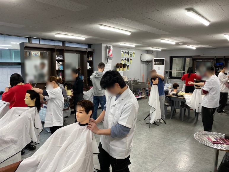 서울강남이용학원 내부 또는 관련 모습