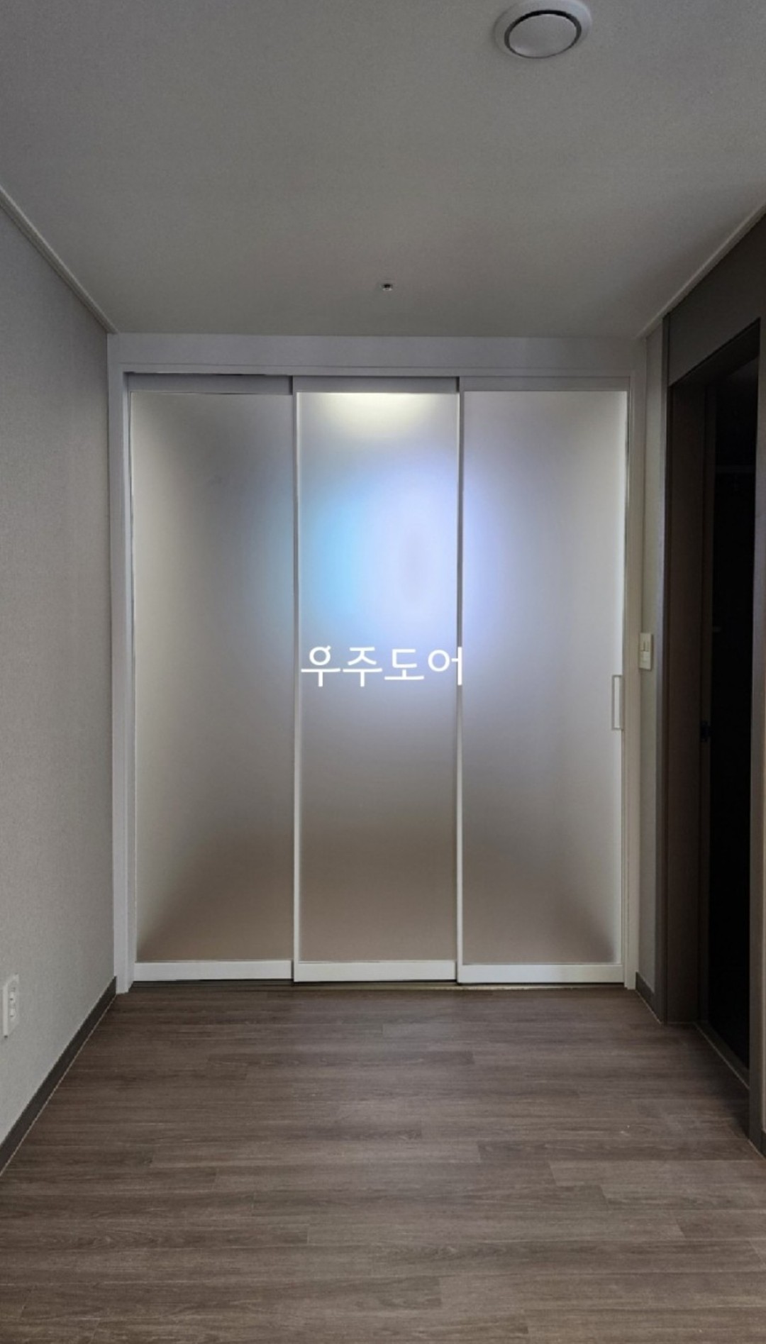 우주도어 대표 이미지