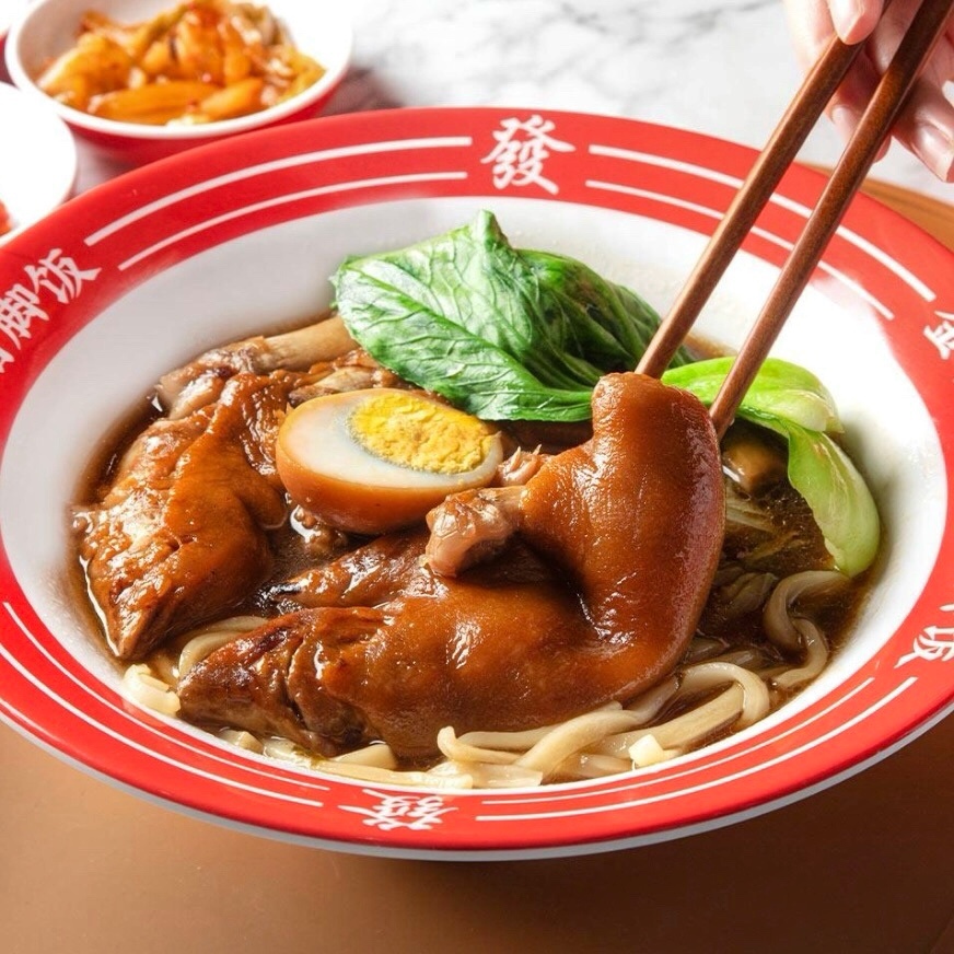 김기룽쟝족발덮밥 홍대점