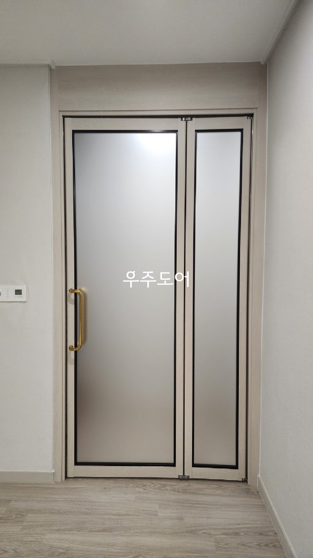 우주도어 대표 이미지