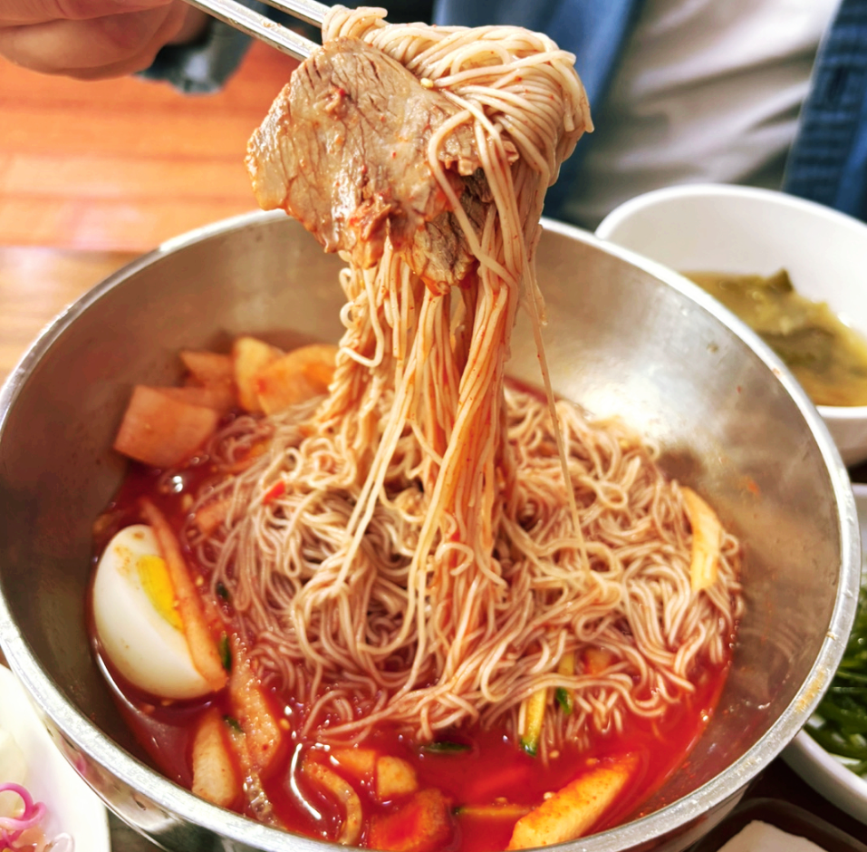 함흥보쌈사계절냉면