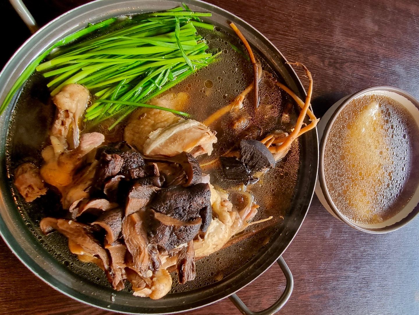 능이토종닭백숙