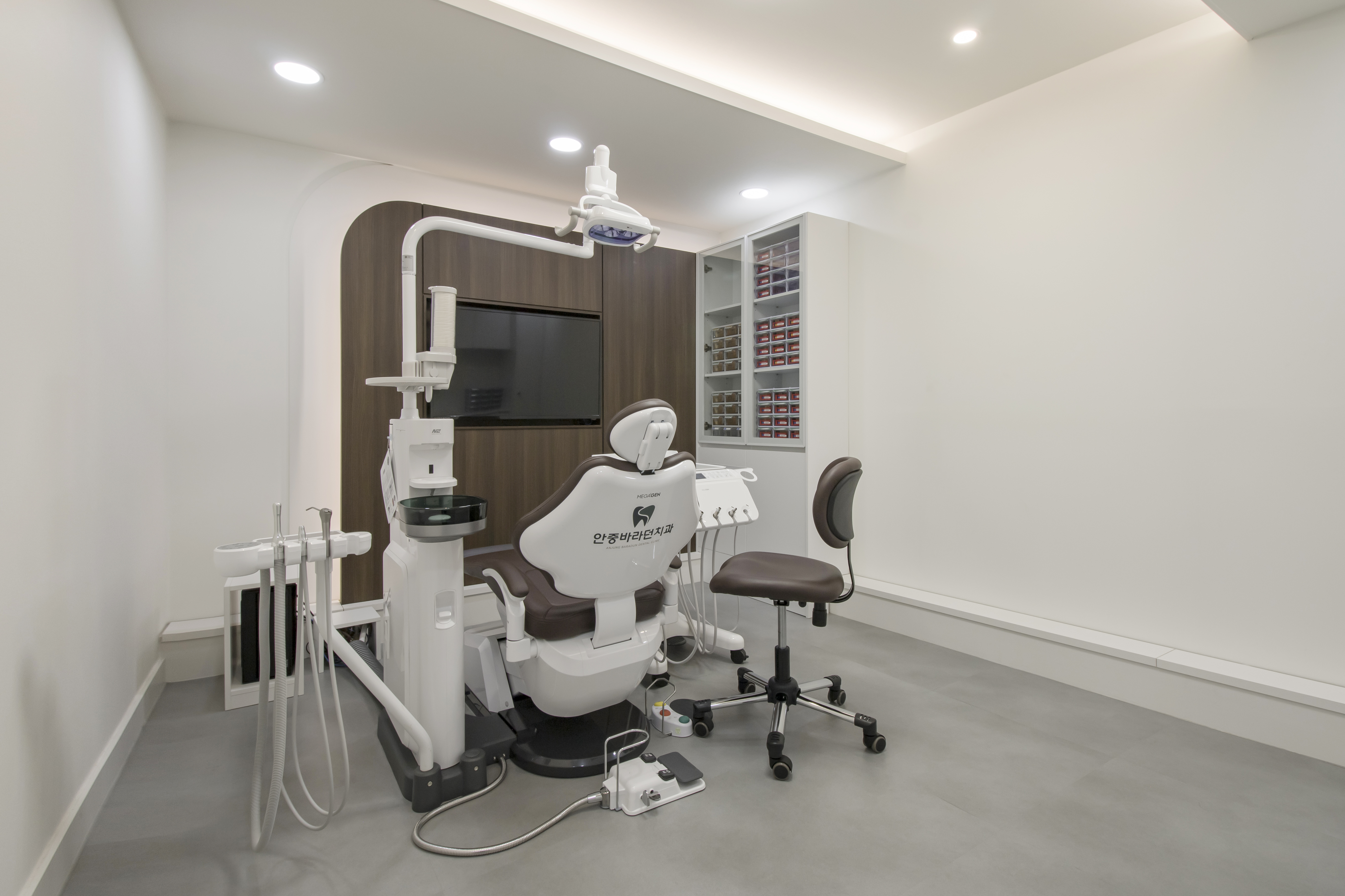 안중바라던치과의원 대표 이미지