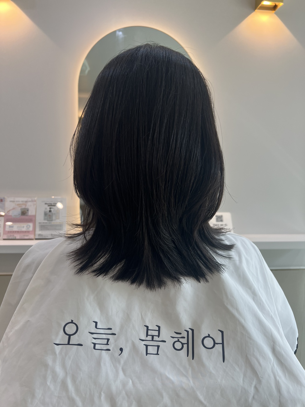 오늘,봄헤어 내부 또는 관련 모습