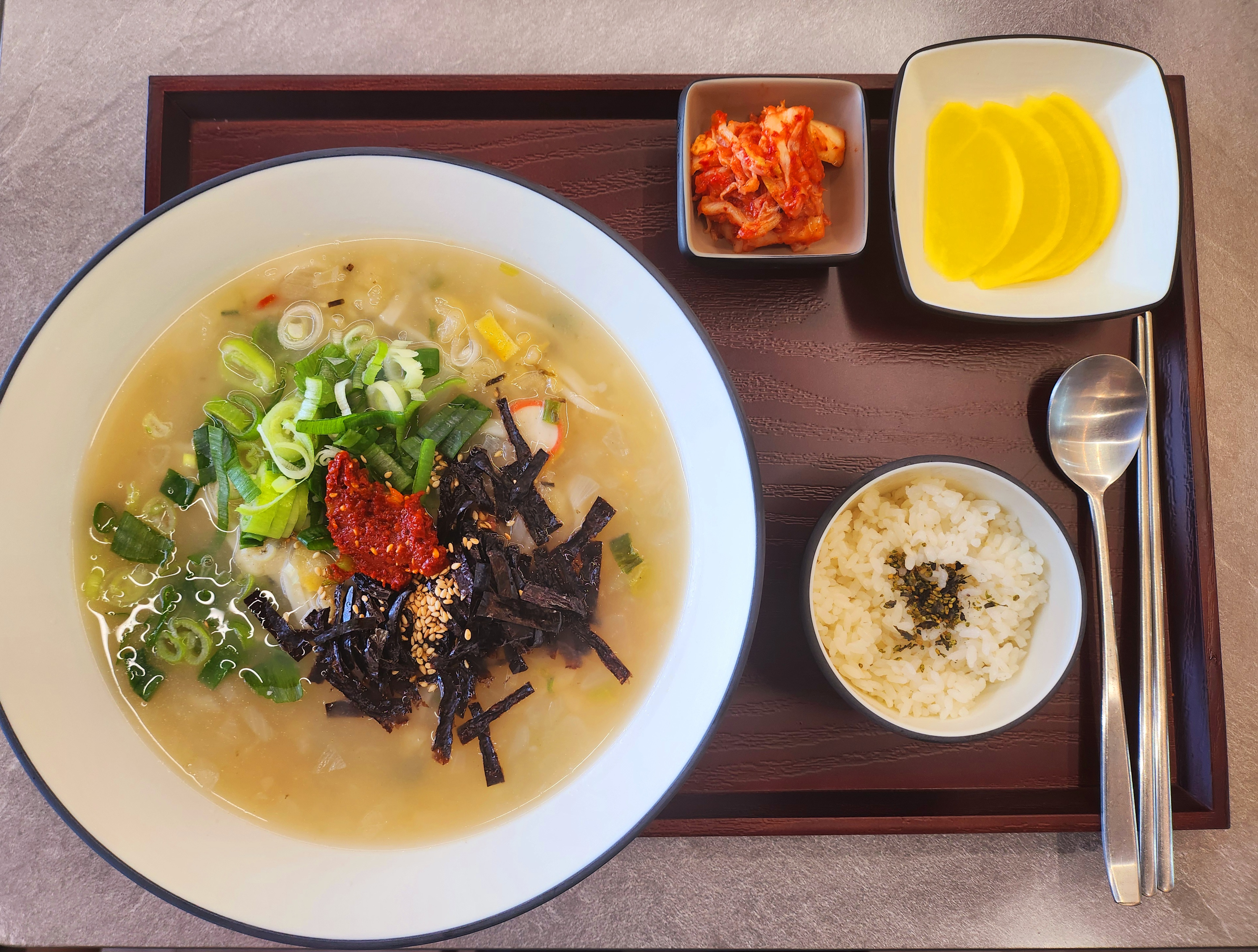 삼형제충무김밥우동