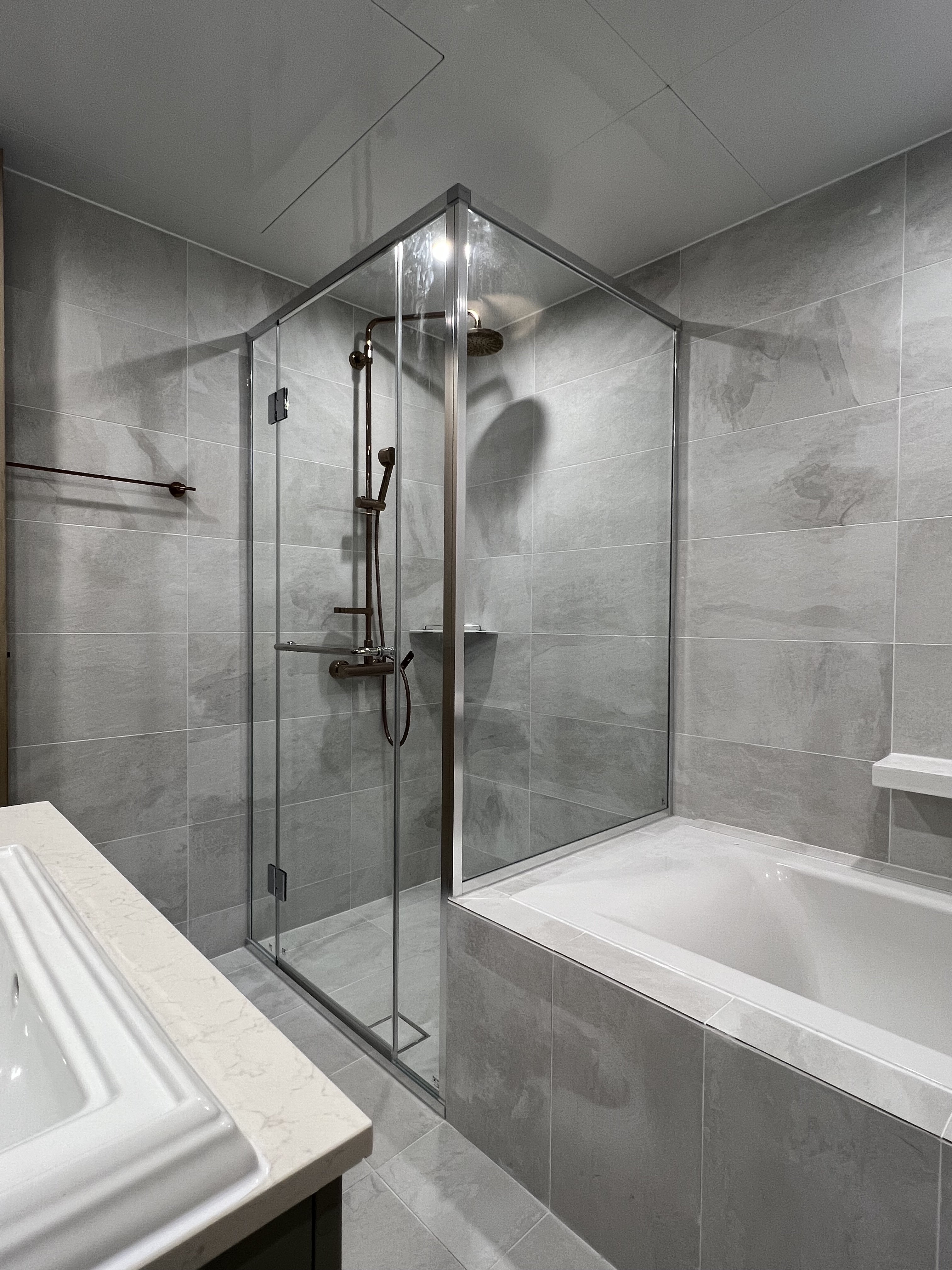 자명유리 샤워부스 파티션 시공 사진