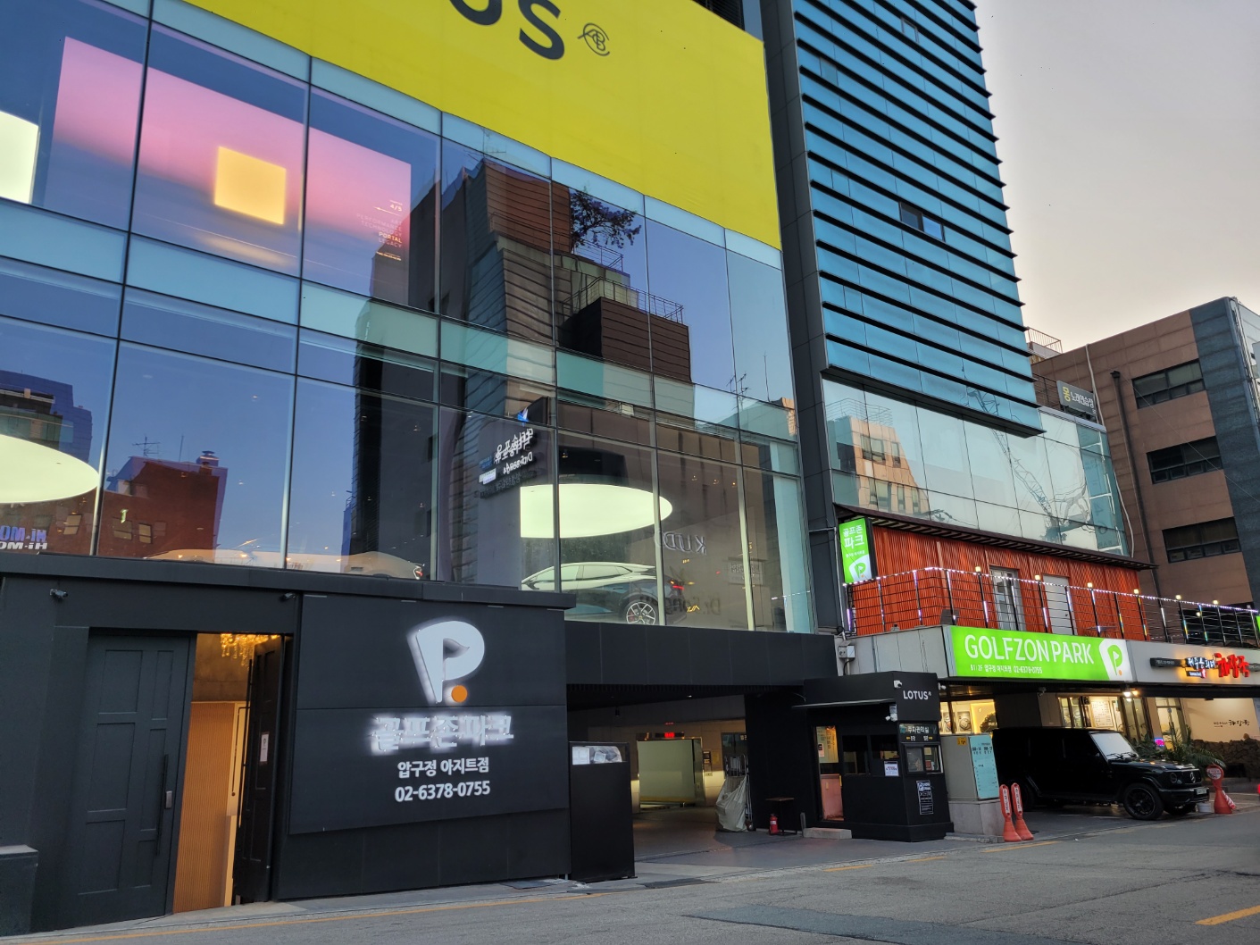 Golpeujonpakeu Apgujeong Ajiteu (골프존파크 압구정 아지트)
