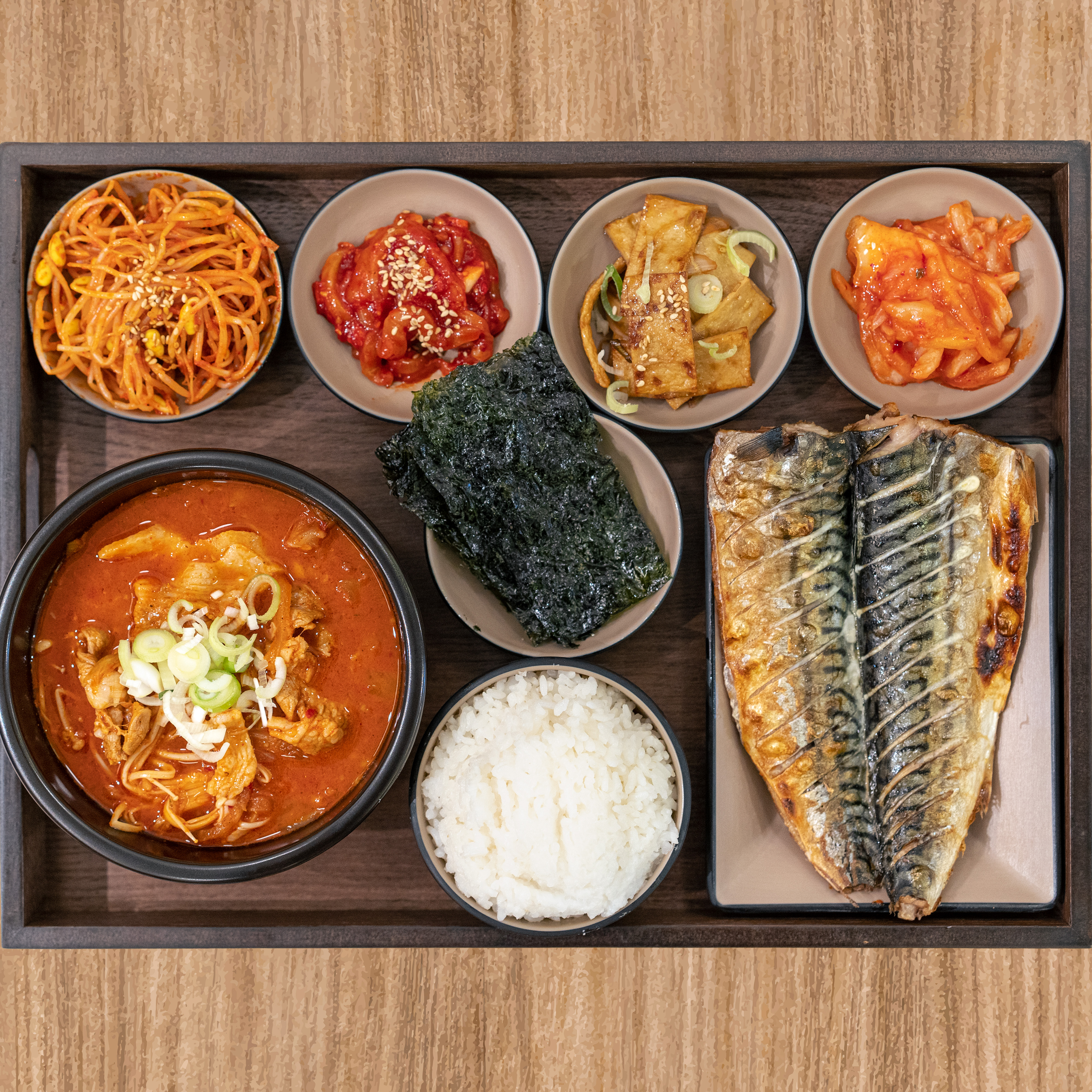 국신찌개 신사점