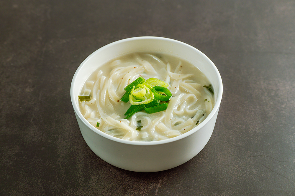 산야초능이칼국수
