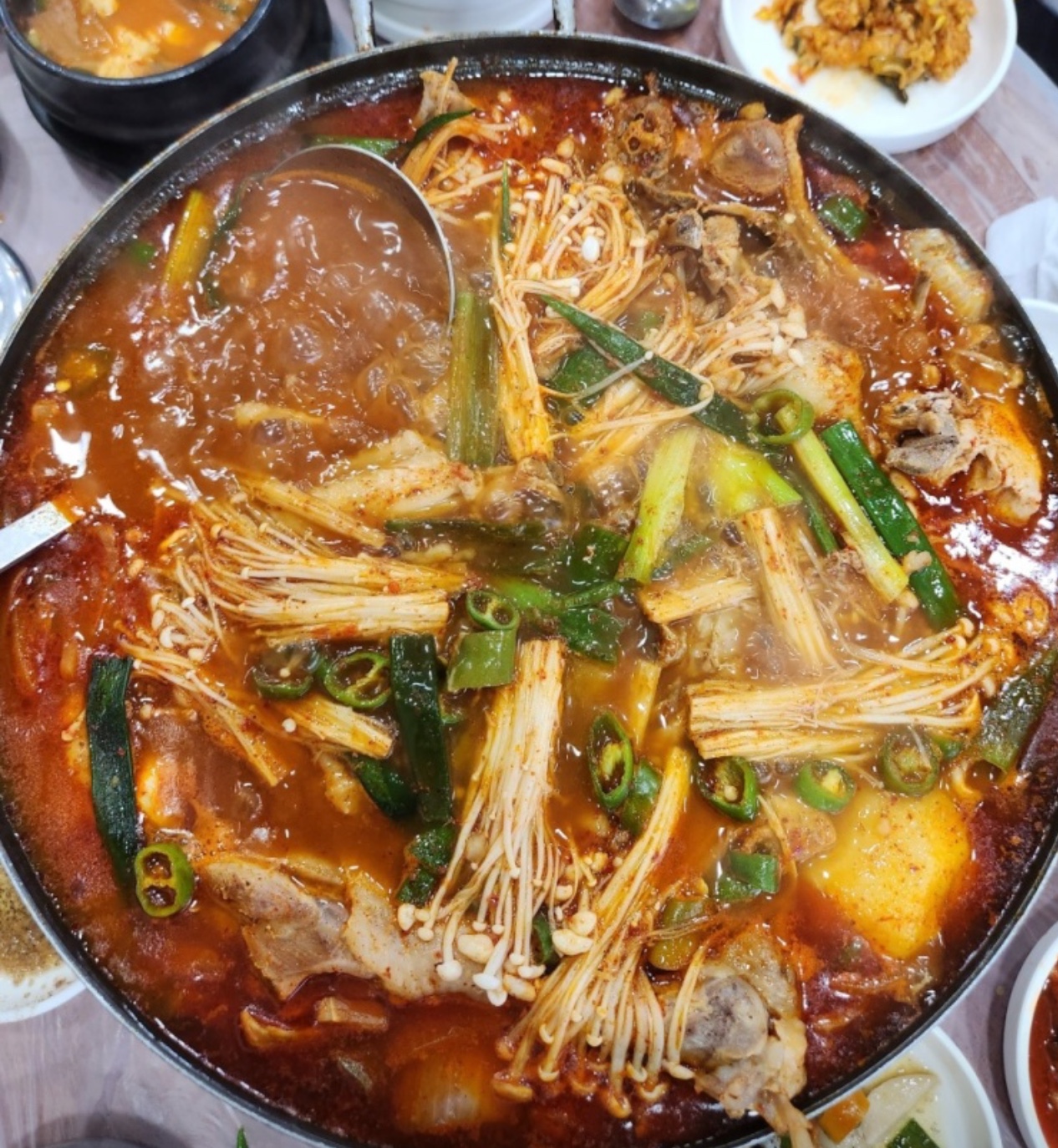 오징어볶음전문점추천 경기 안성시 오징어볶음맛집 소개합니다. 둥굴레본가