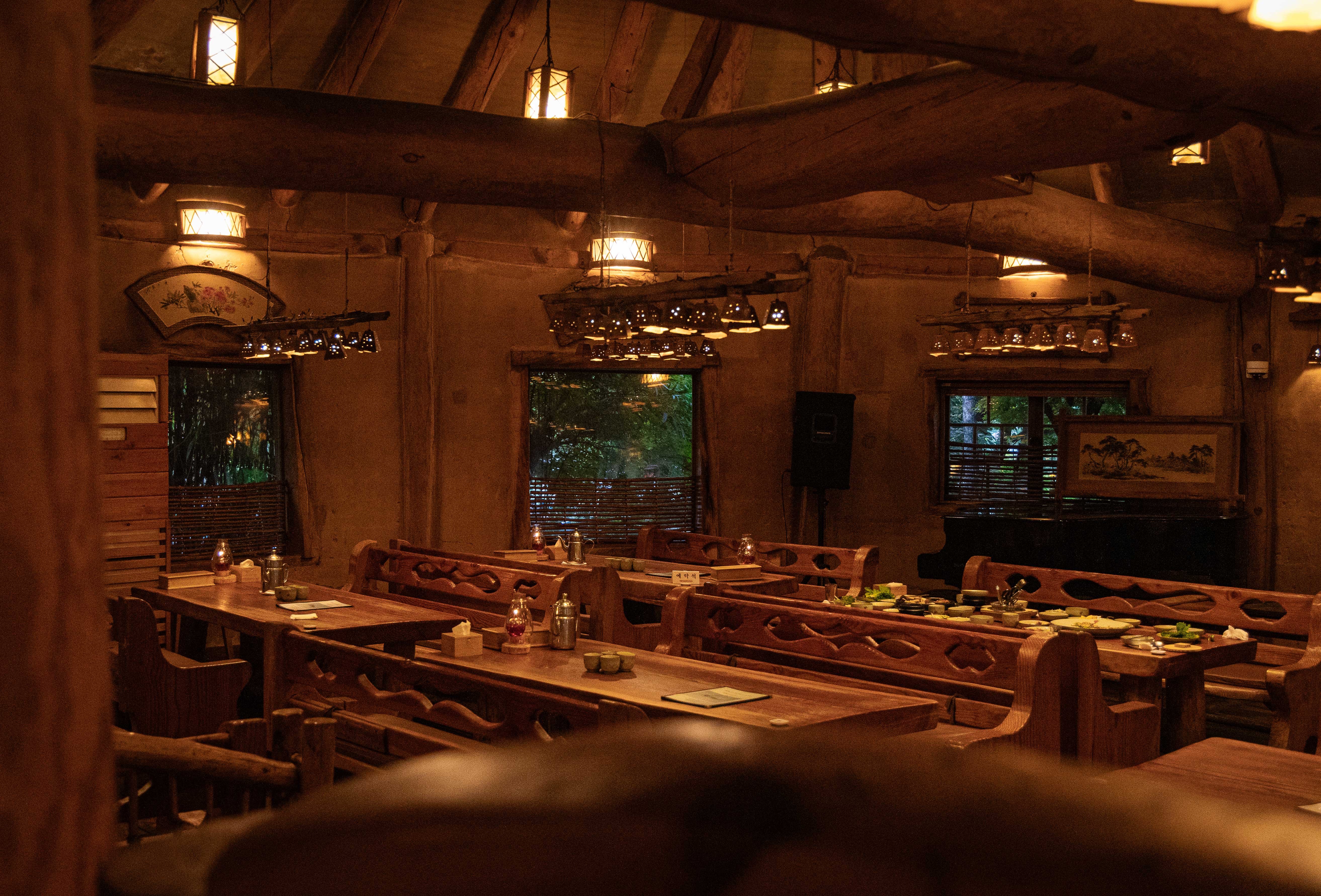 마당에모닥불하늘엔둥근달 대표 이미지