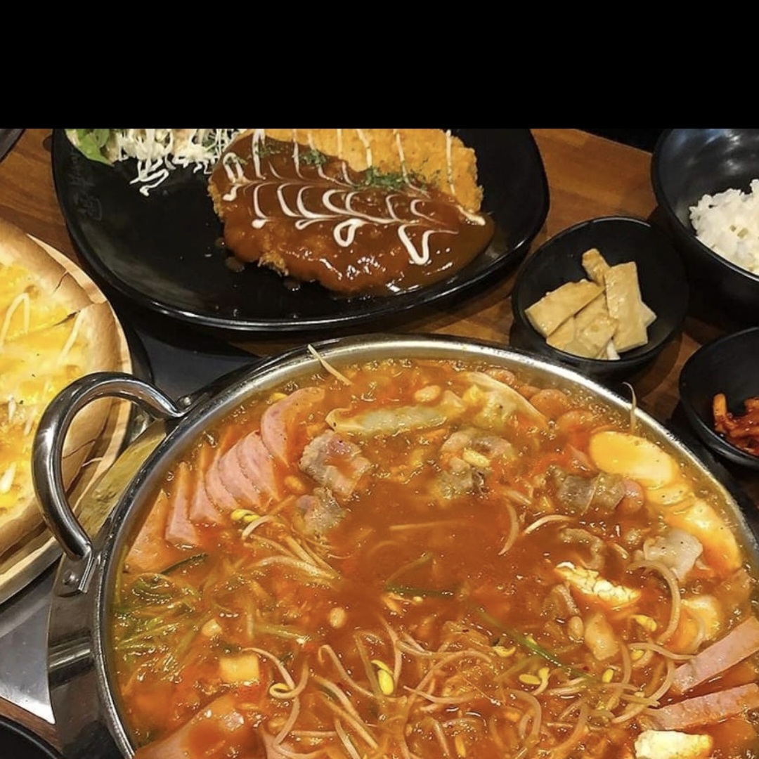 쉐프의부대찌개 & 10번가고깃집 수원탑동점