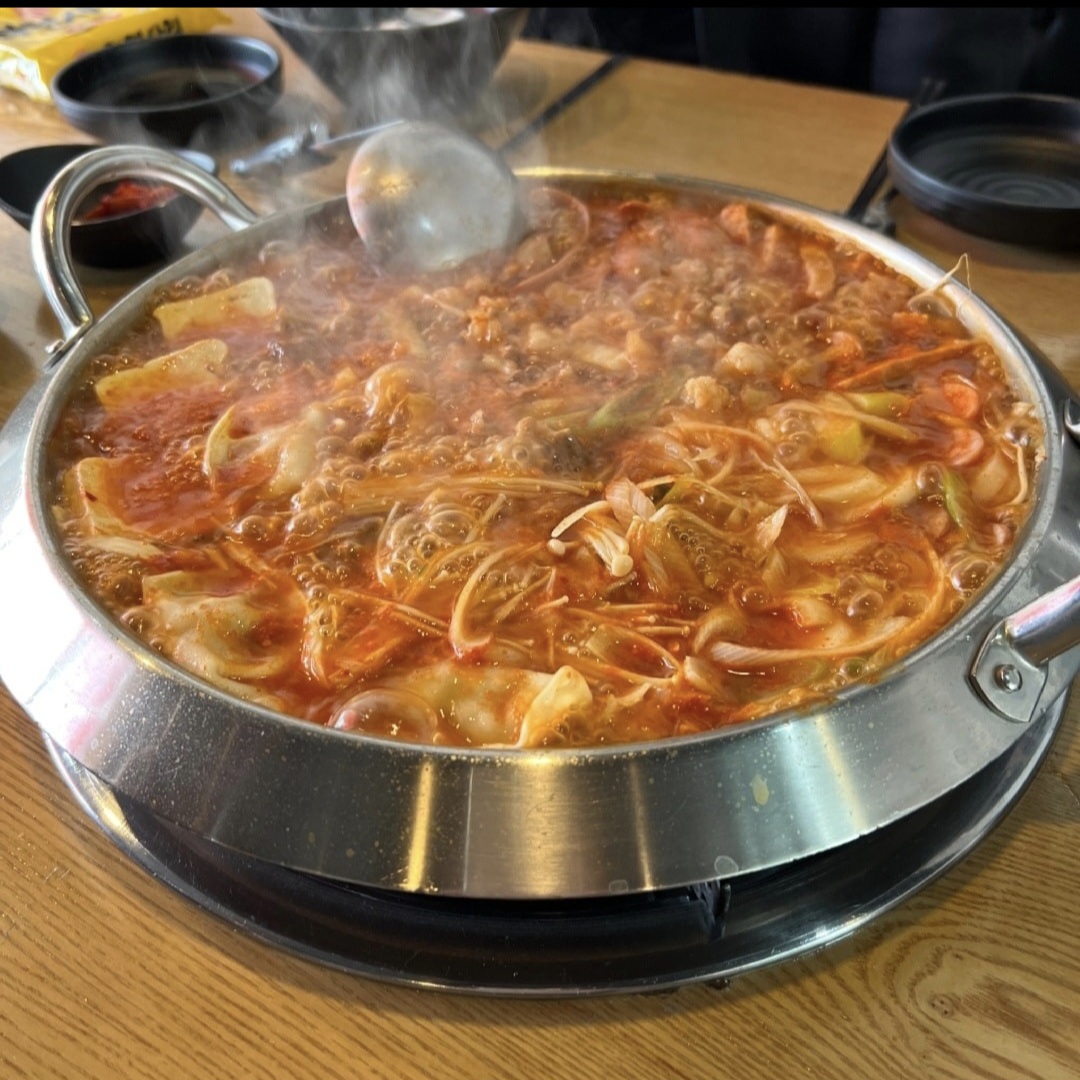 쉐프의부대찌개 & 10번가고깃집 수원탑동점