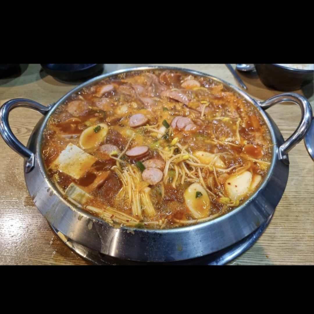 쉐프의부대찌개 & 10번가고깃집 수원탑동점