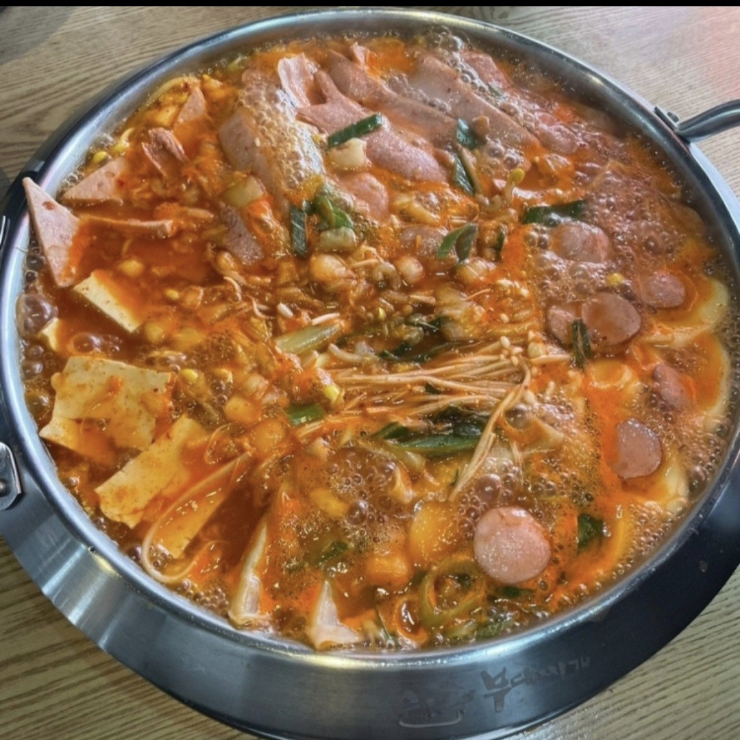 쉐프의부대찌개 & 10번가고깃집 수원탑동점