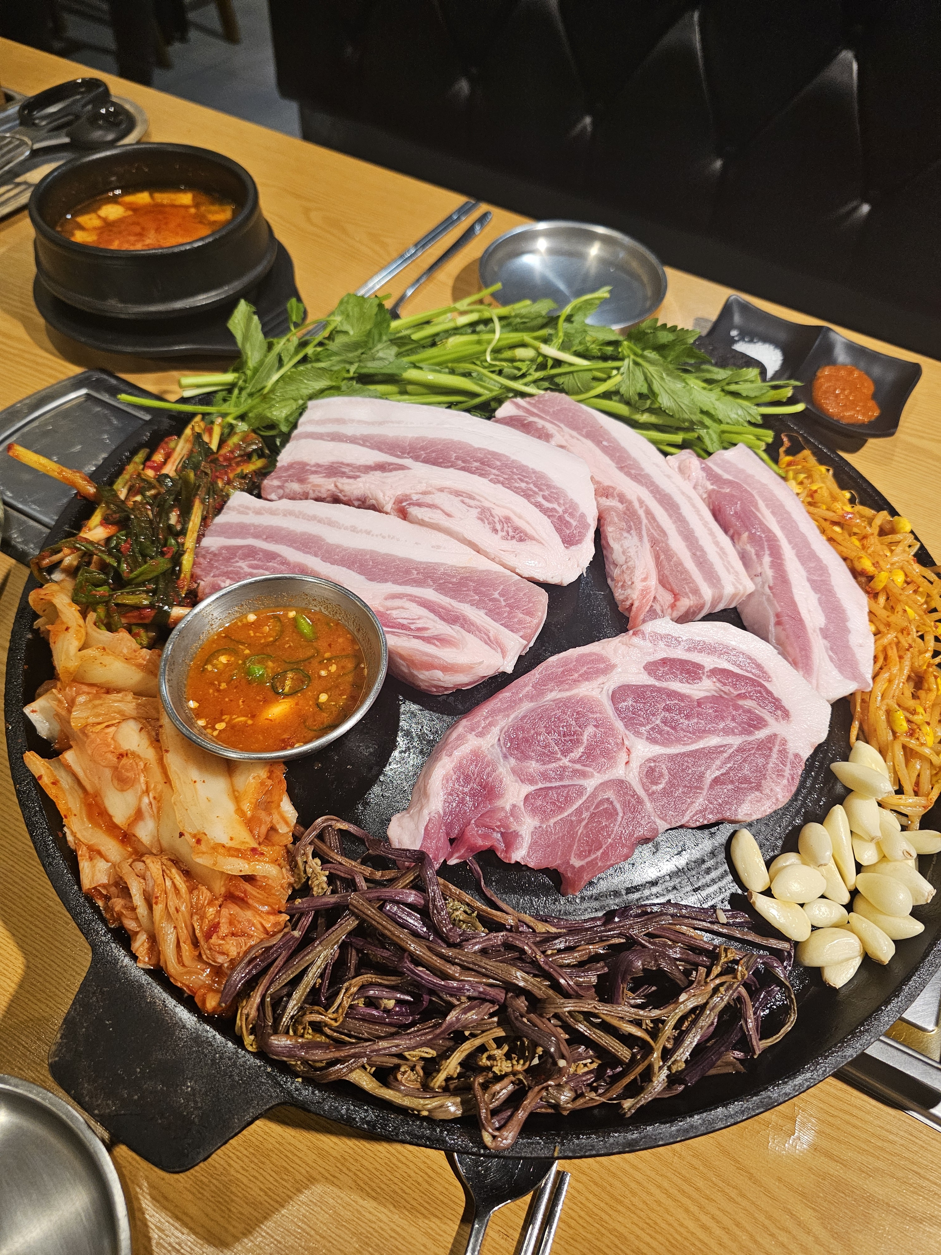온유월솥뚜껑삼겹살 본점