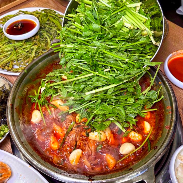 청록미나리식당 수원인계점