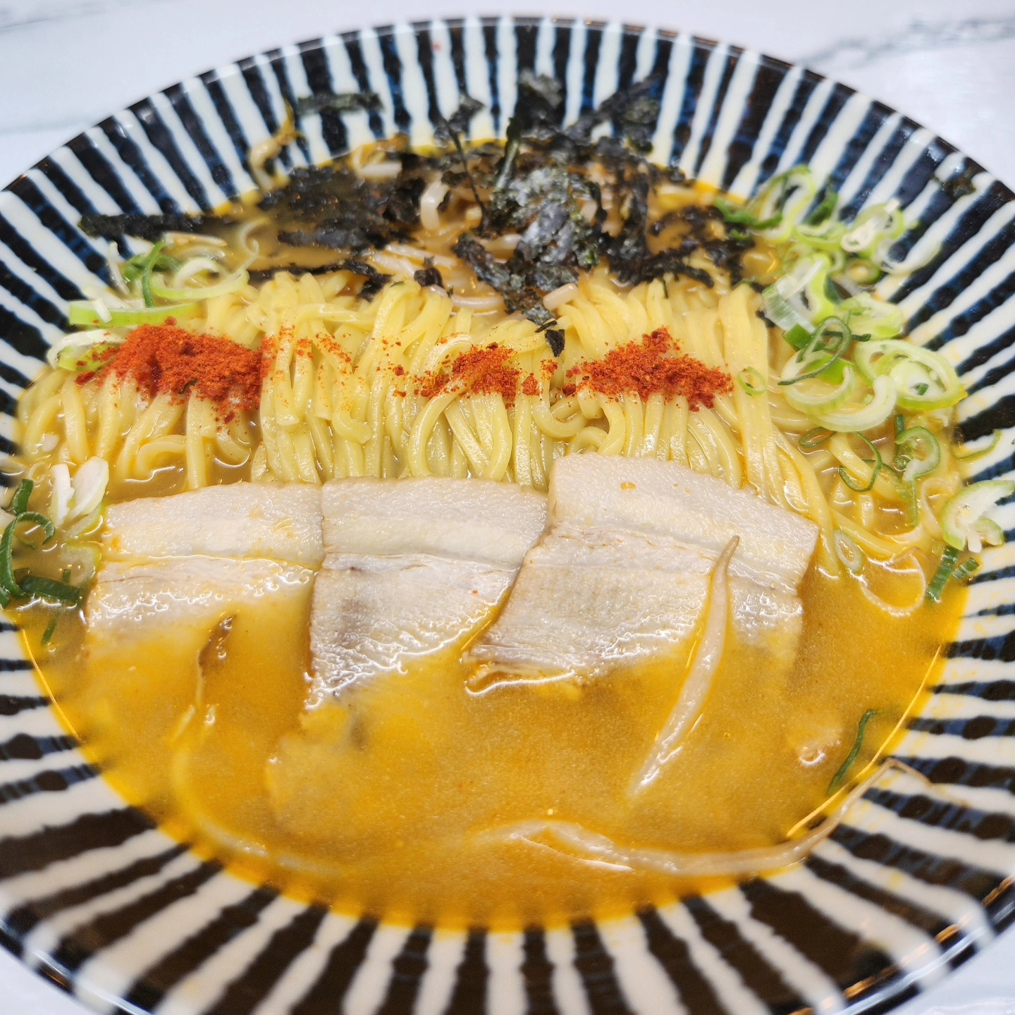 돈코츠미소라멘