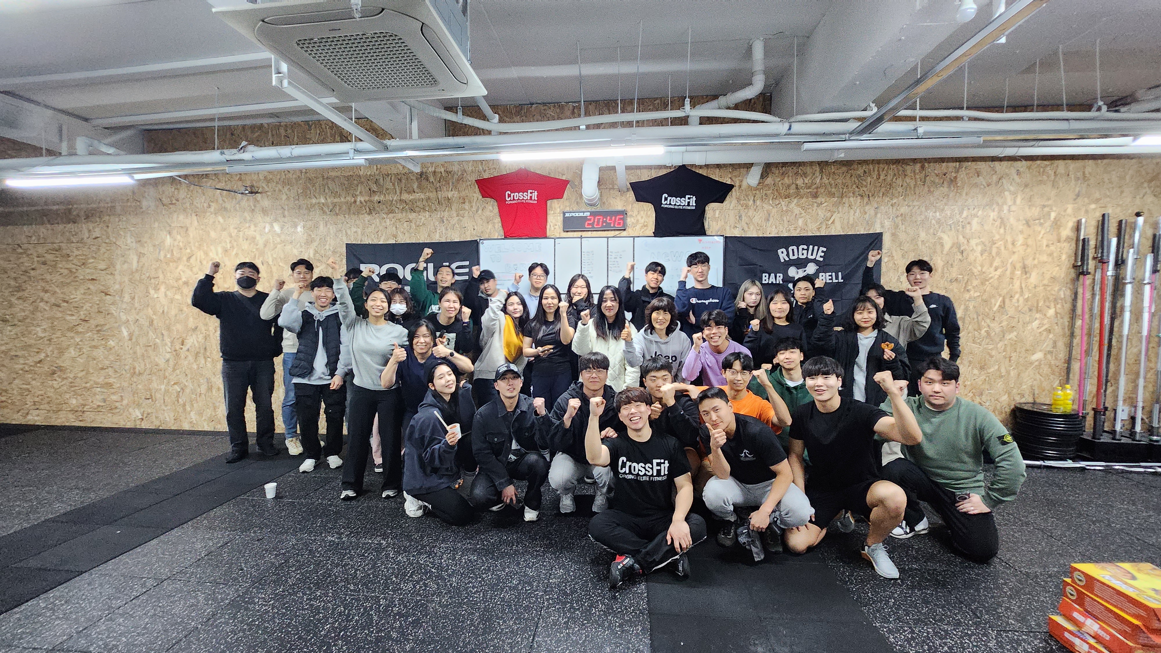 크로스핏본 내부 또는 관련 모습