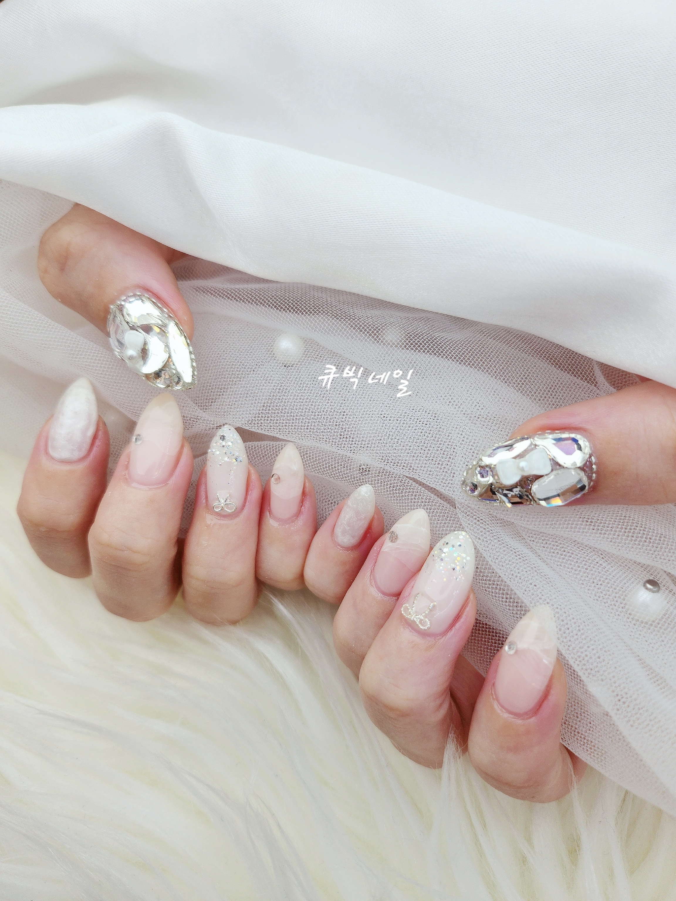 큐빅네일 내부 또는 관련 모습